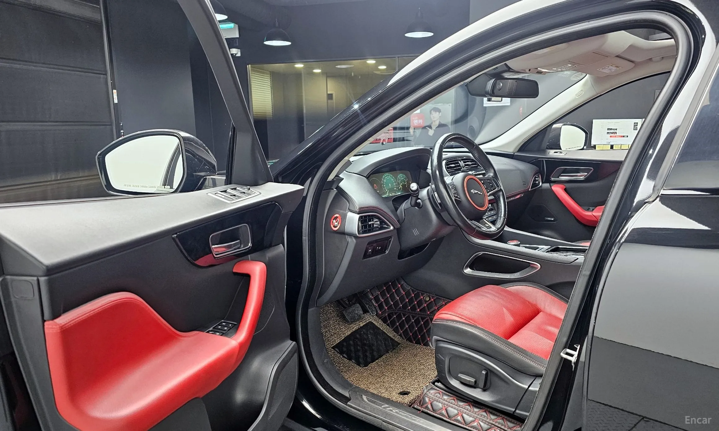 Jaguar F-PACE превью 11