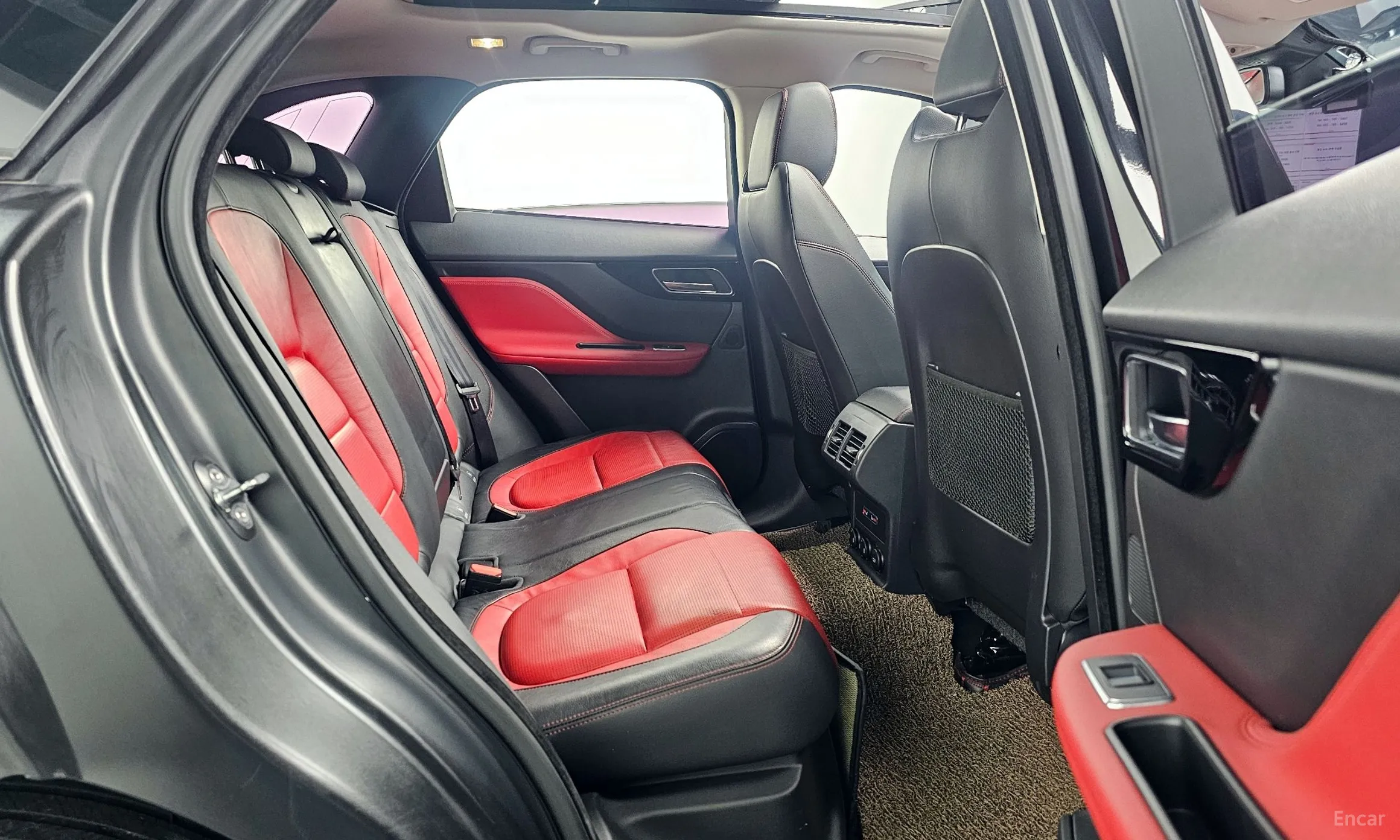 Jaguar F-PACE превью 12