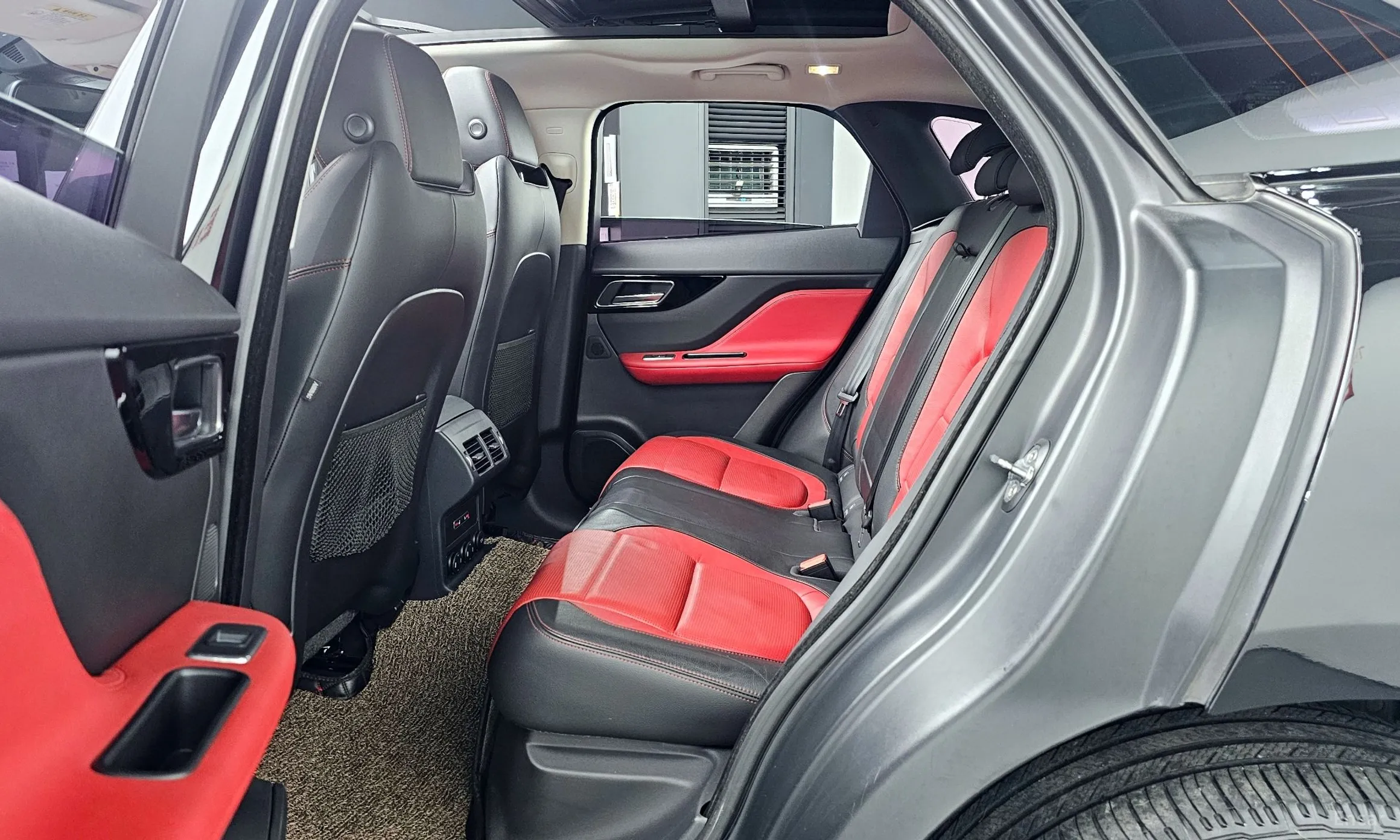 Jaguar F-PACE превью 13