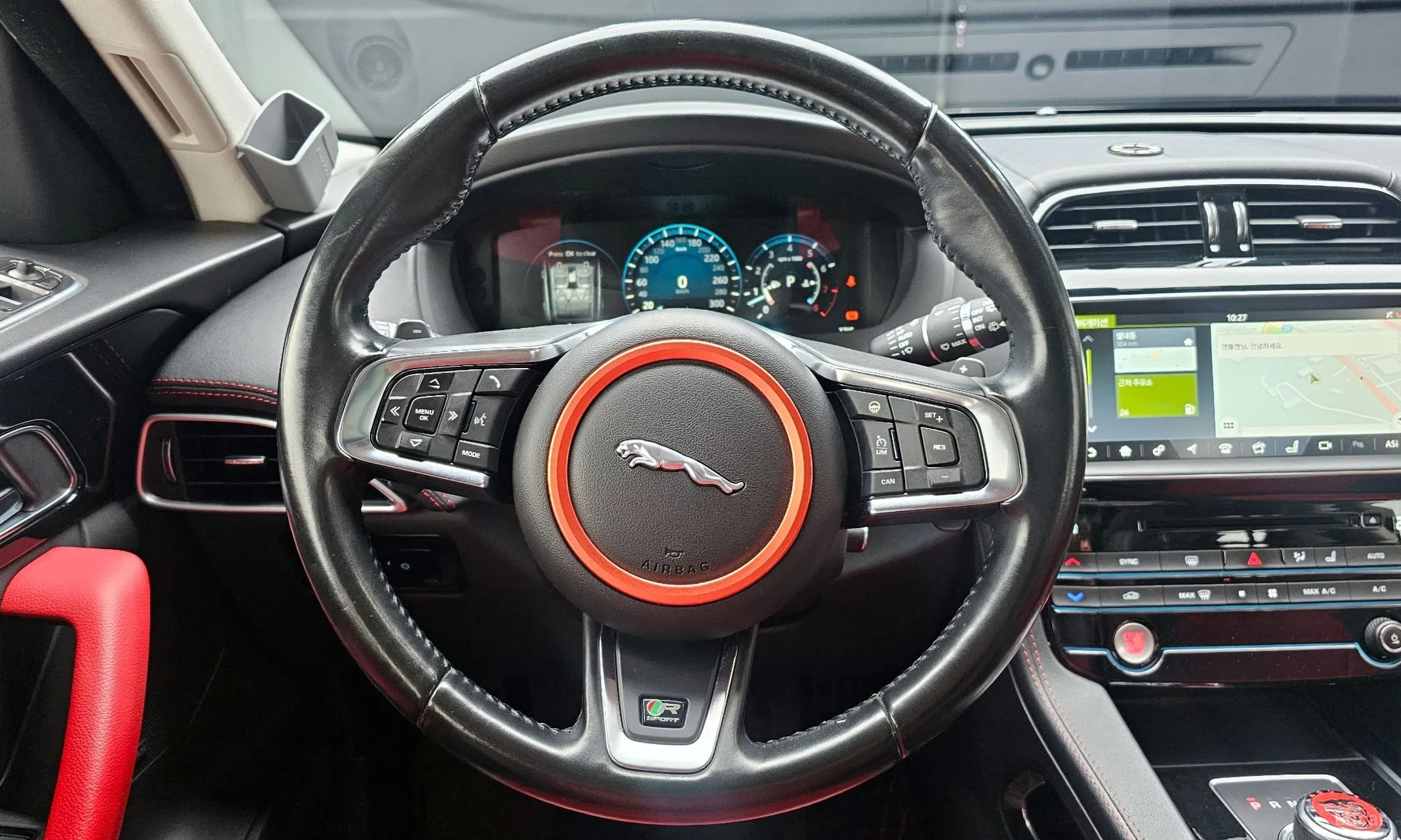 Jaguar F-PACE превью 14