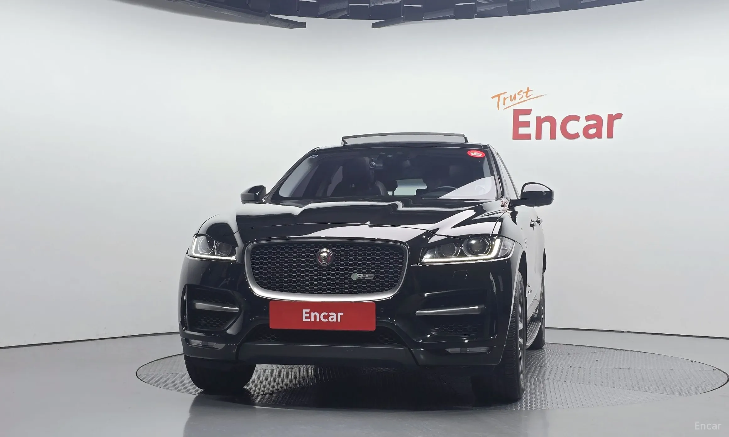 Jaguar F-PACE превью 3
