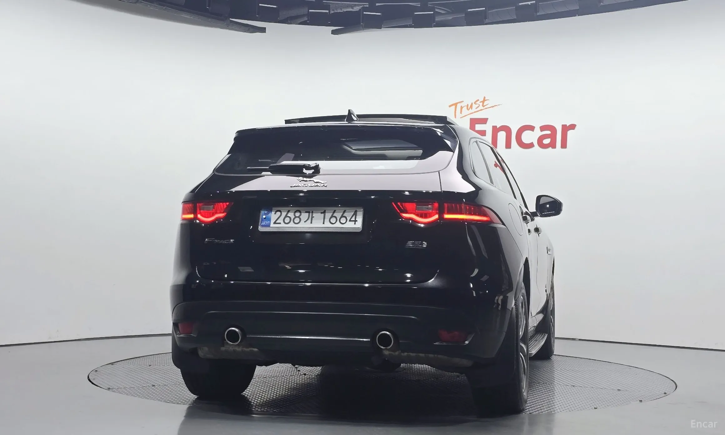 Jaguar F-PACE превью 4