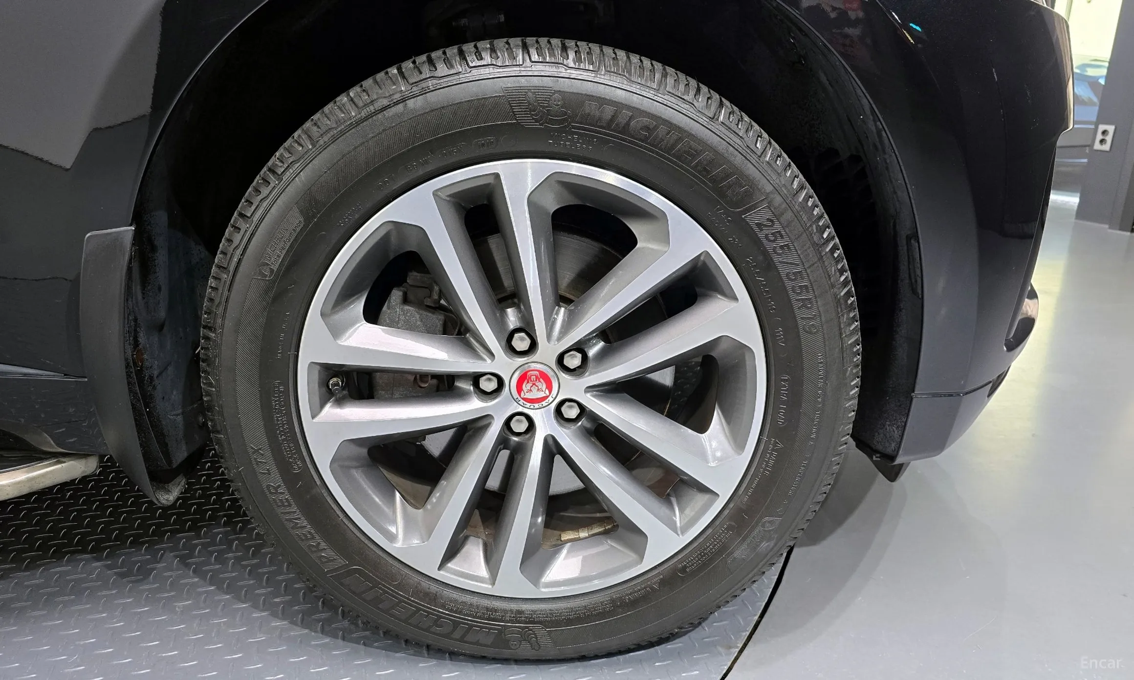 Jaguar F-PACE превью 5