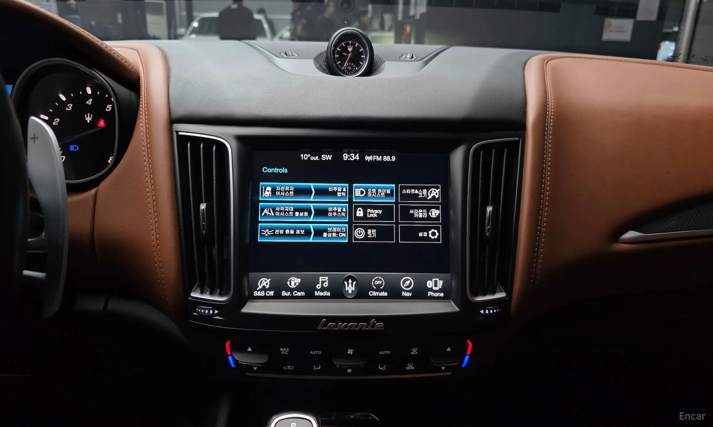 Maserati Levante превью 14