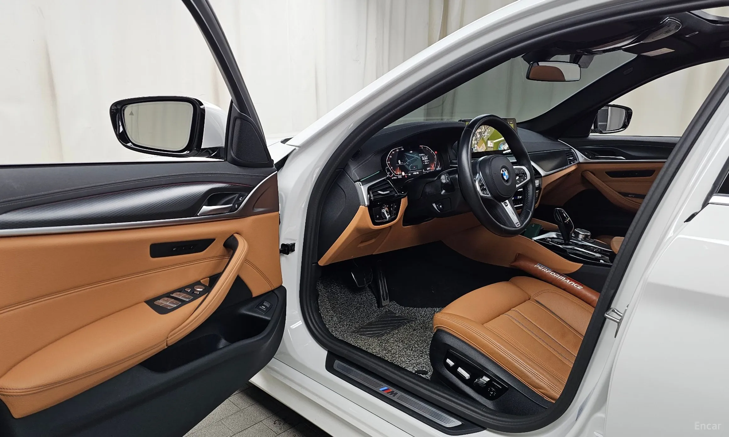 BMW 5 Series (G30) превью 10