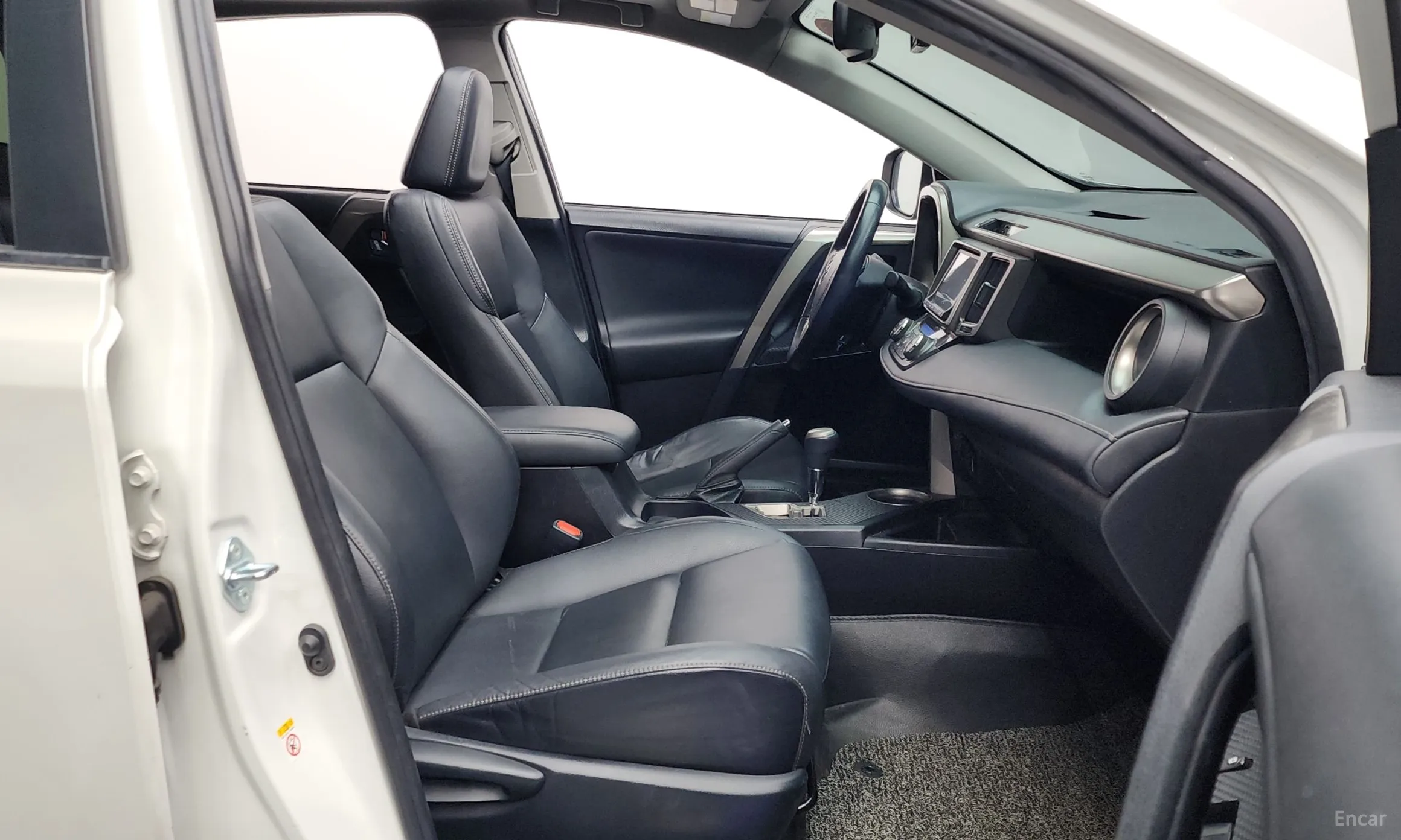 Toyota RAV4 превью 11