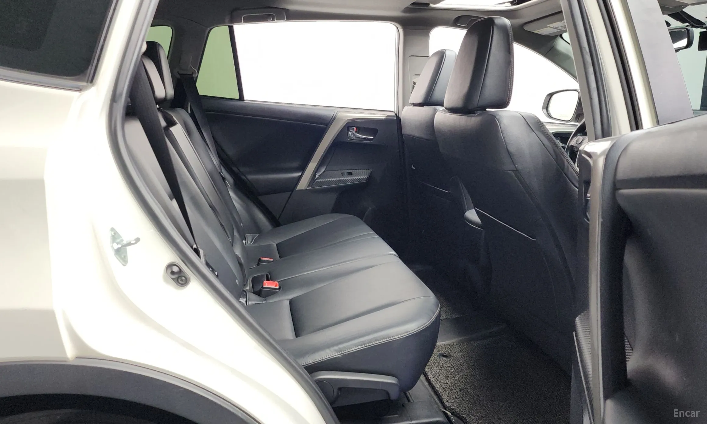 Toyota RAV4 превью 12