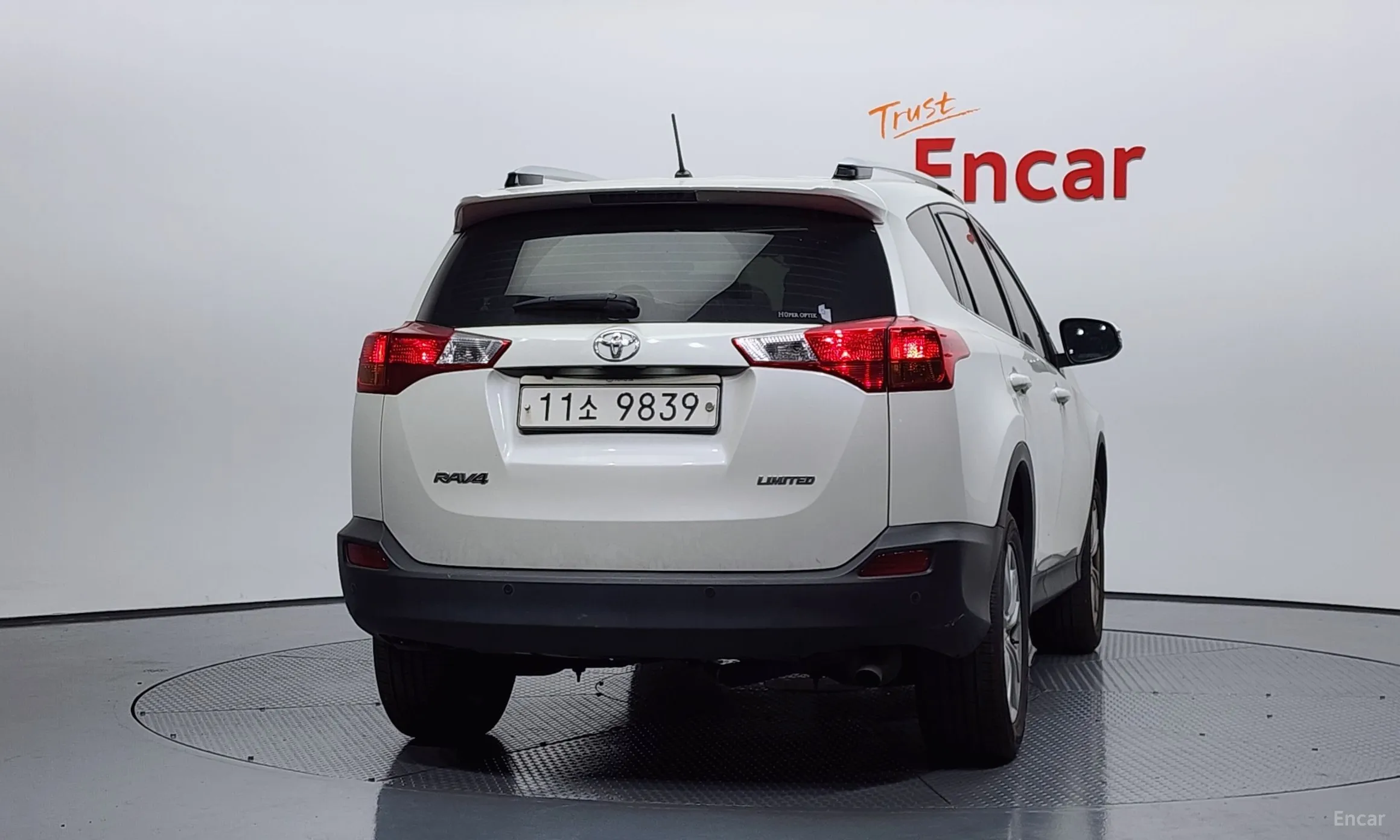 Toyota RAV4 превью 4