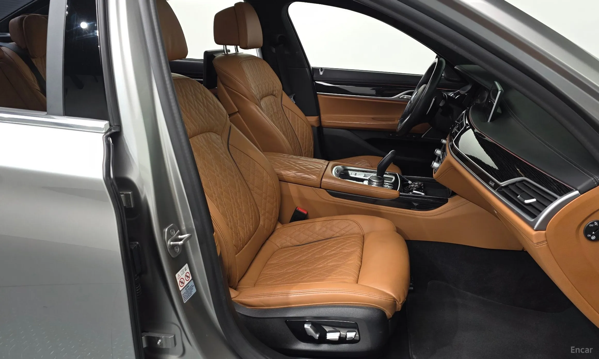 BMW 7 Series (G11) превью 11