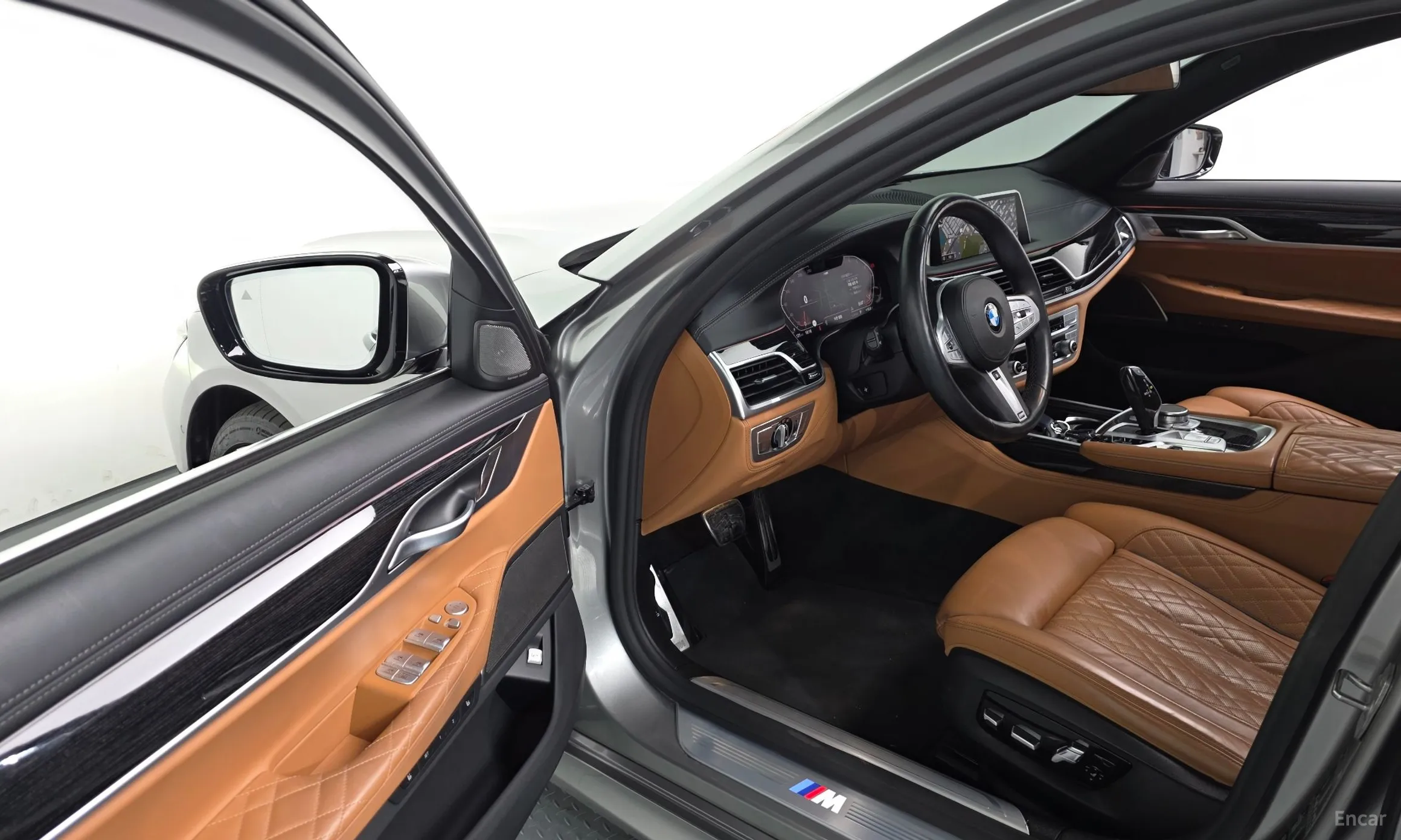 BMW 7 Series (G11) превью 12