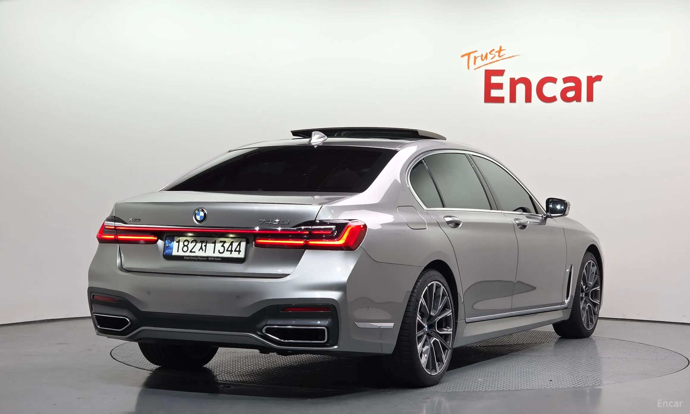 BMW 7 Series (G11) превью 2
