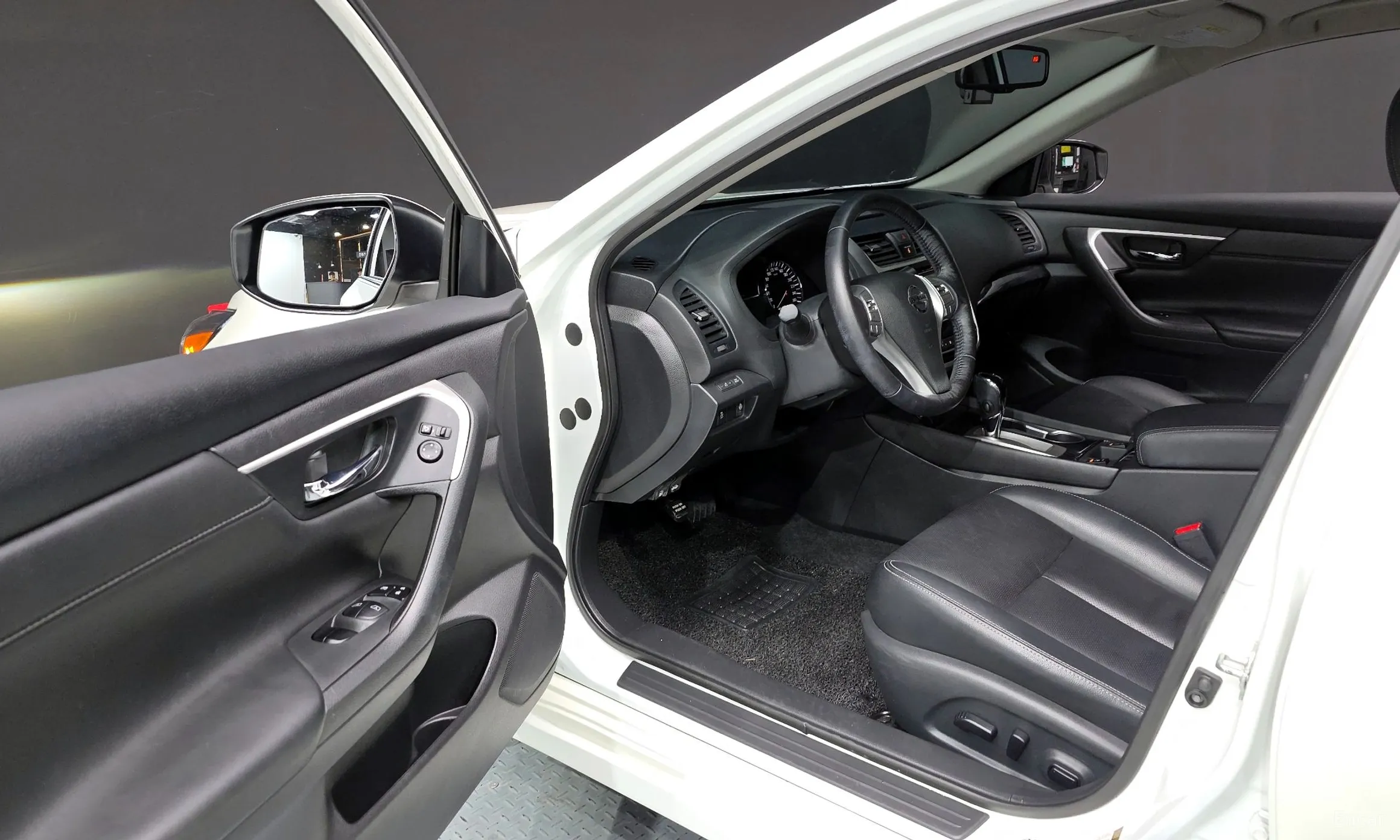 Nissan Altima превью 10