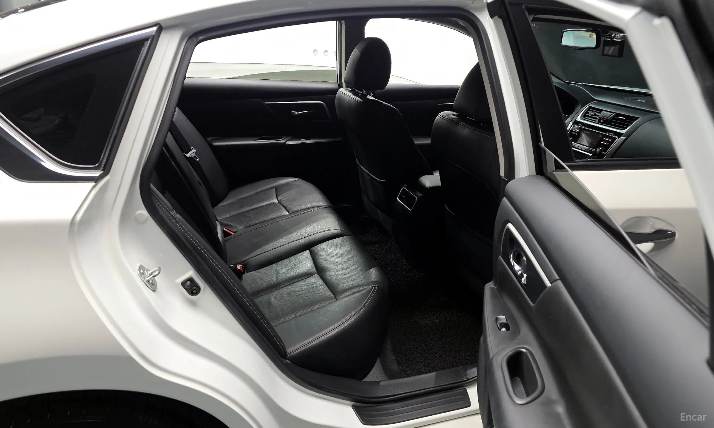 Nissan Altima превью 12