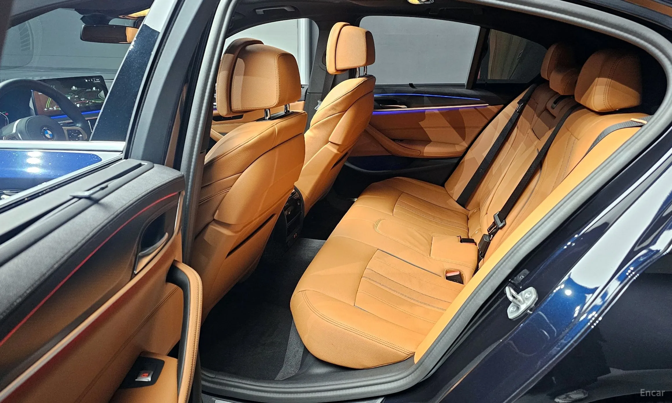 BMW 5 Series (G30) превью 12