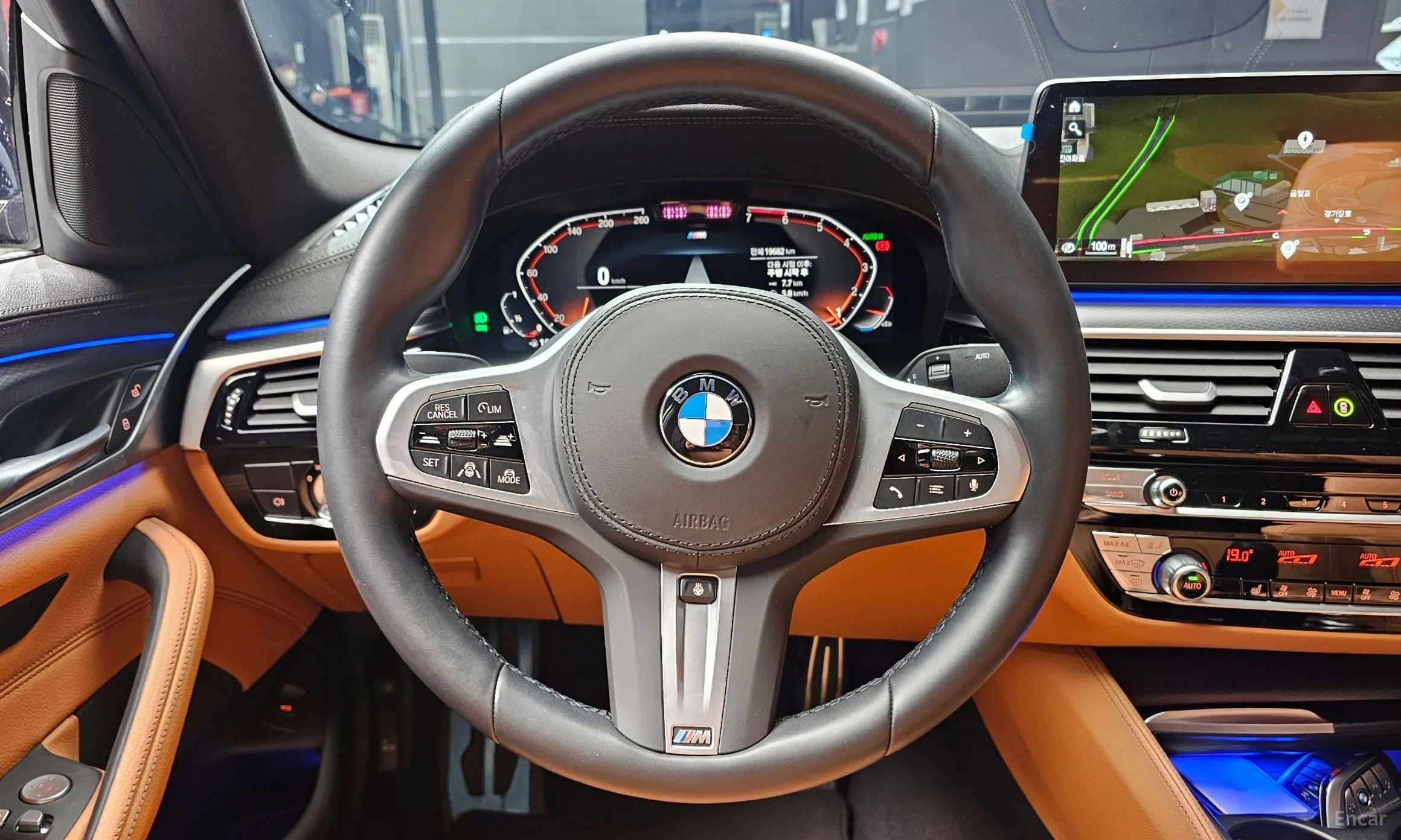BMW 5 Series (G30) превью 14