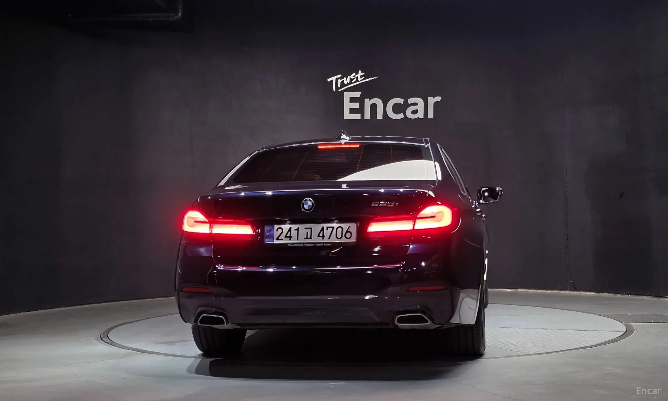 BMW 5 Series (G30) превью 4