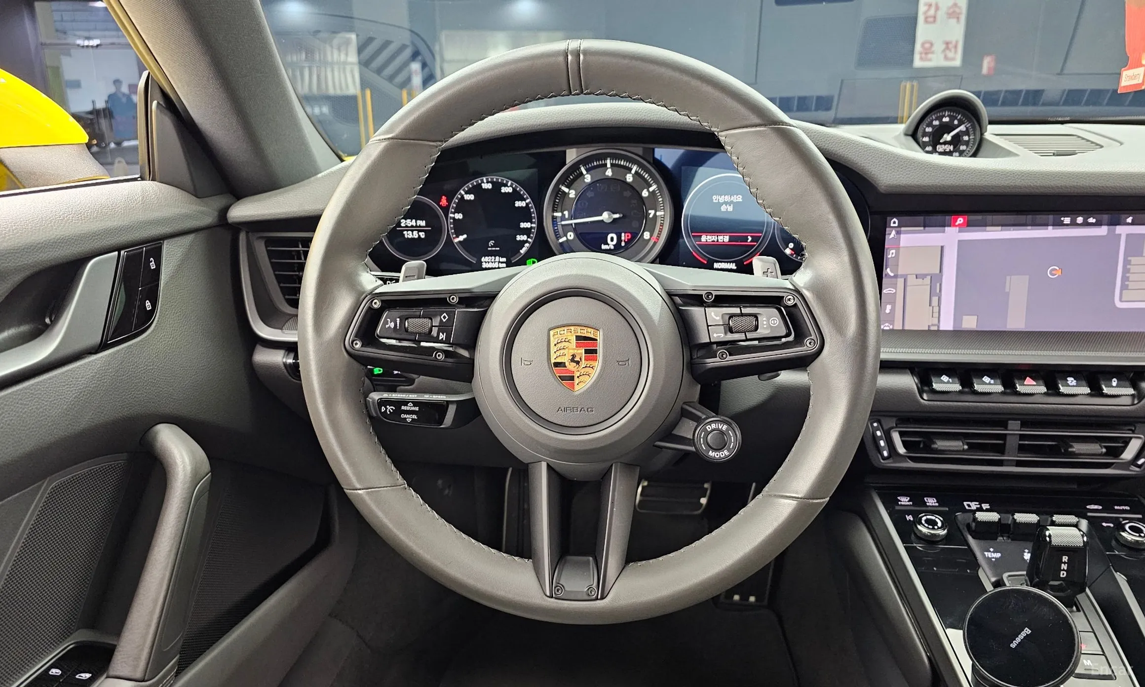 Porsche 911 (992) превью 13