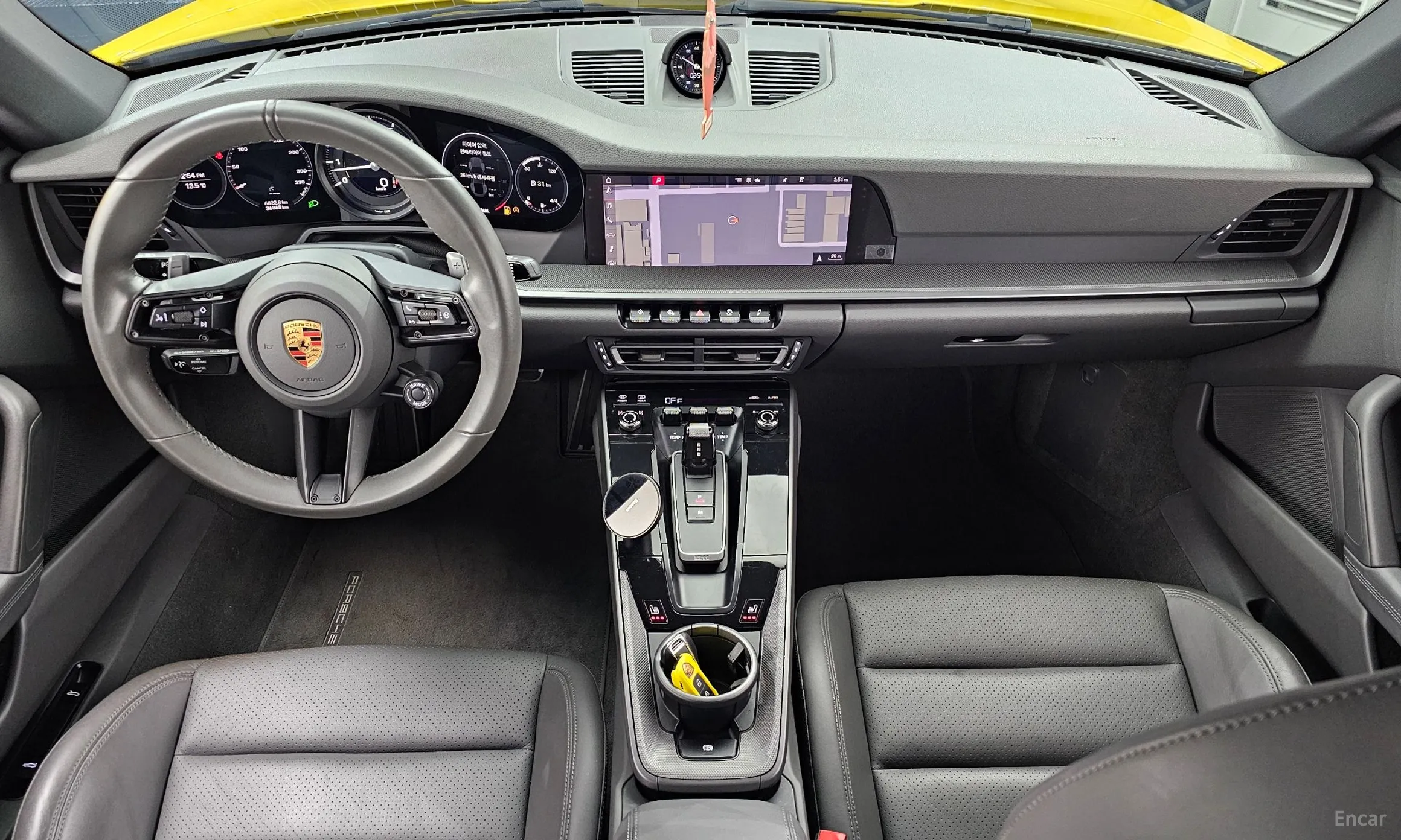 Porsche 911 (992) превью 7
