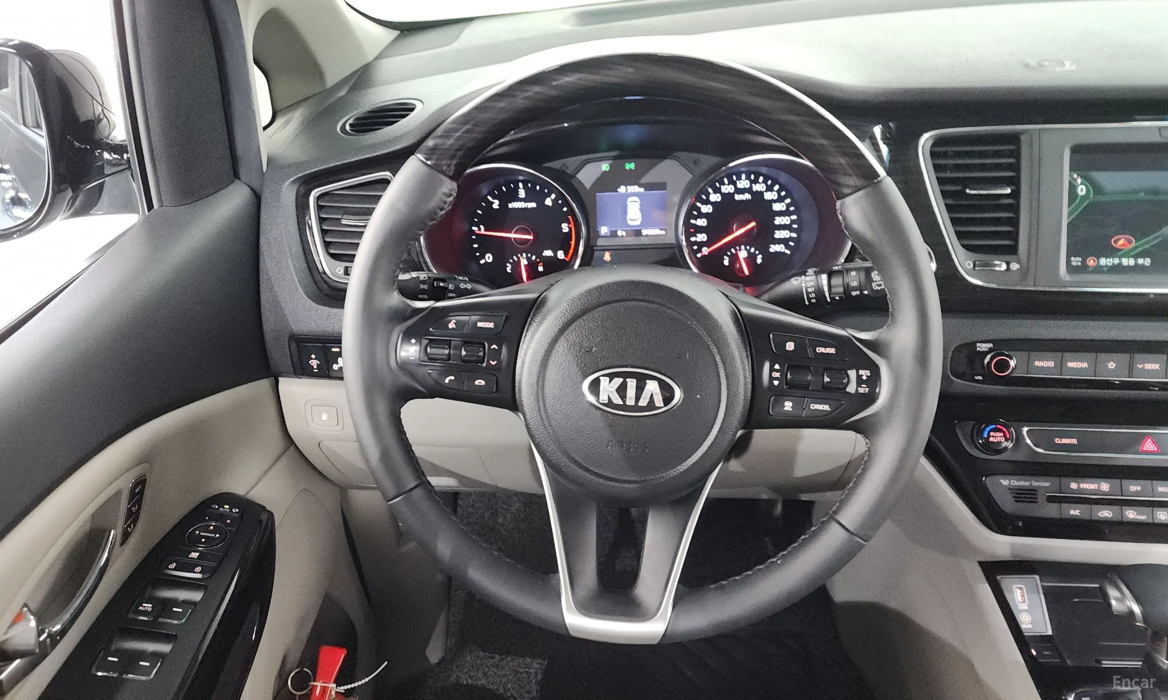 Kia Carnival превью 13