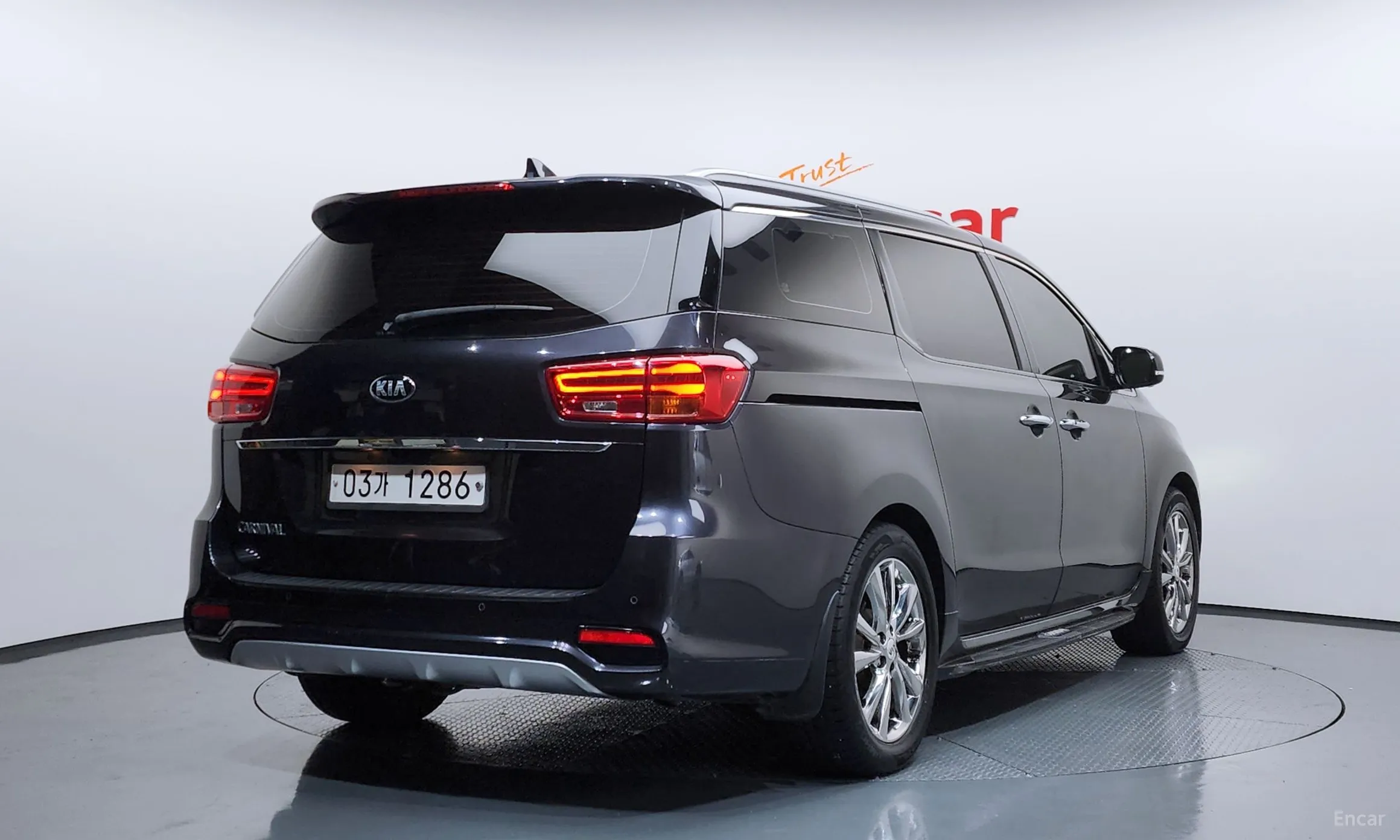 Kia Carnival превью 2
