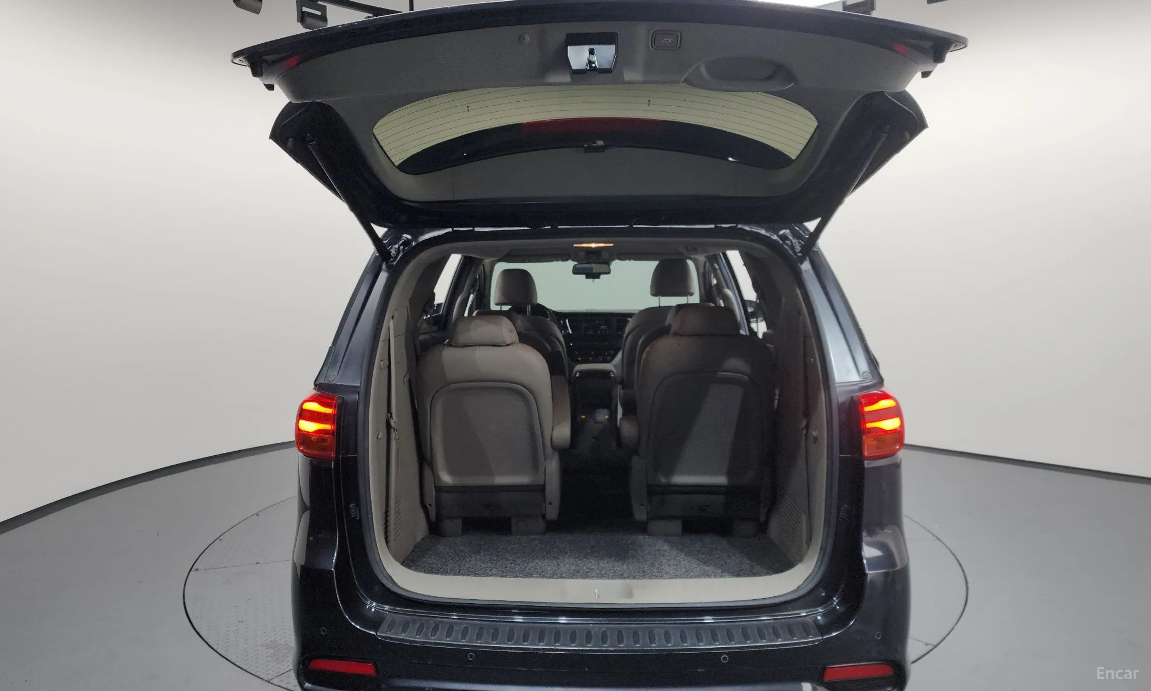 Kia Carnival превью 20