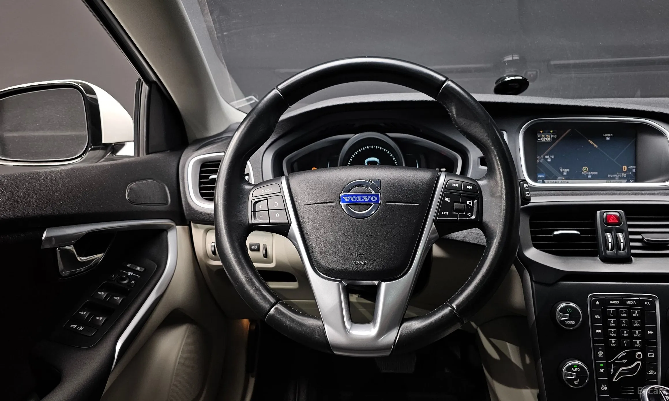 Volvo V40 превью 13