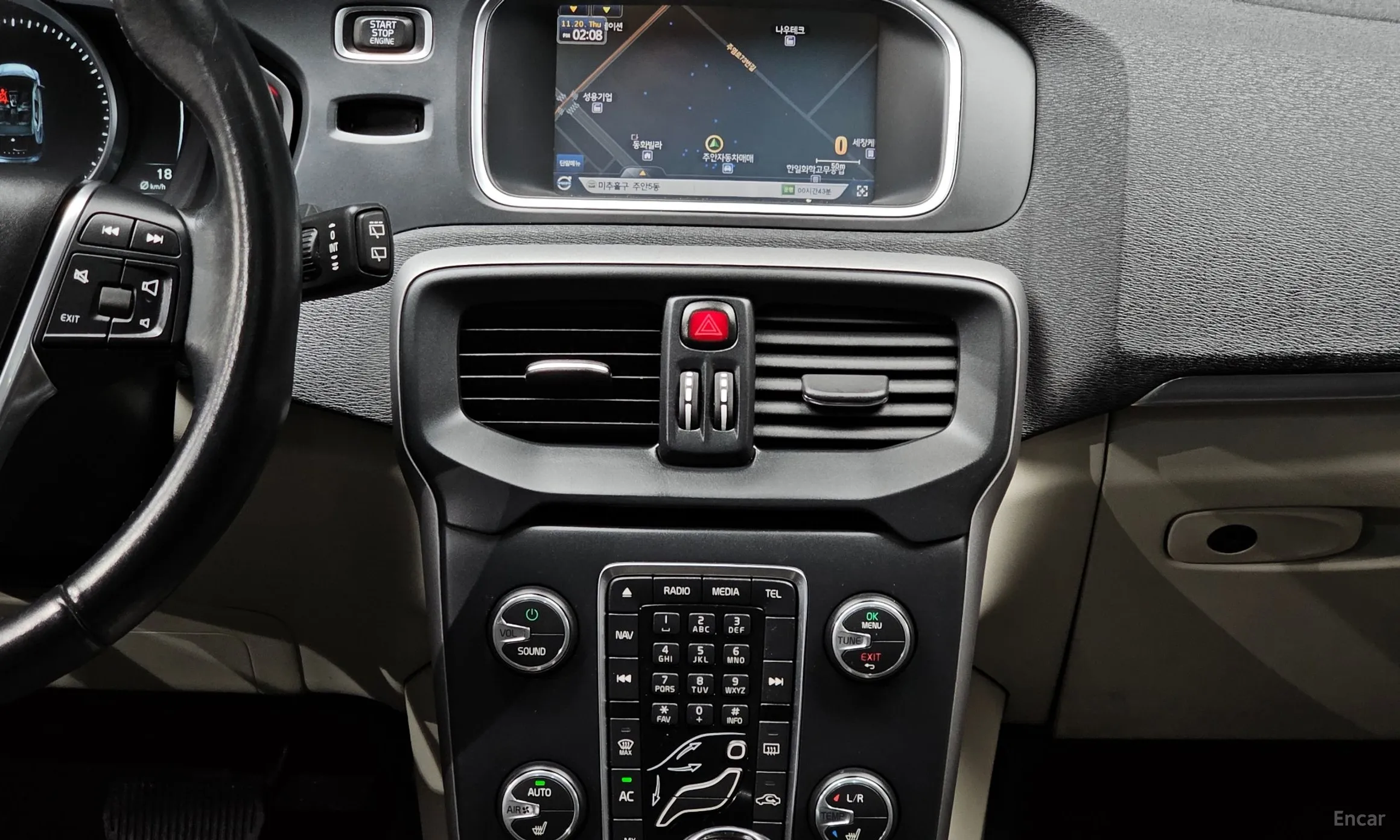 Volvo V40 превью 14