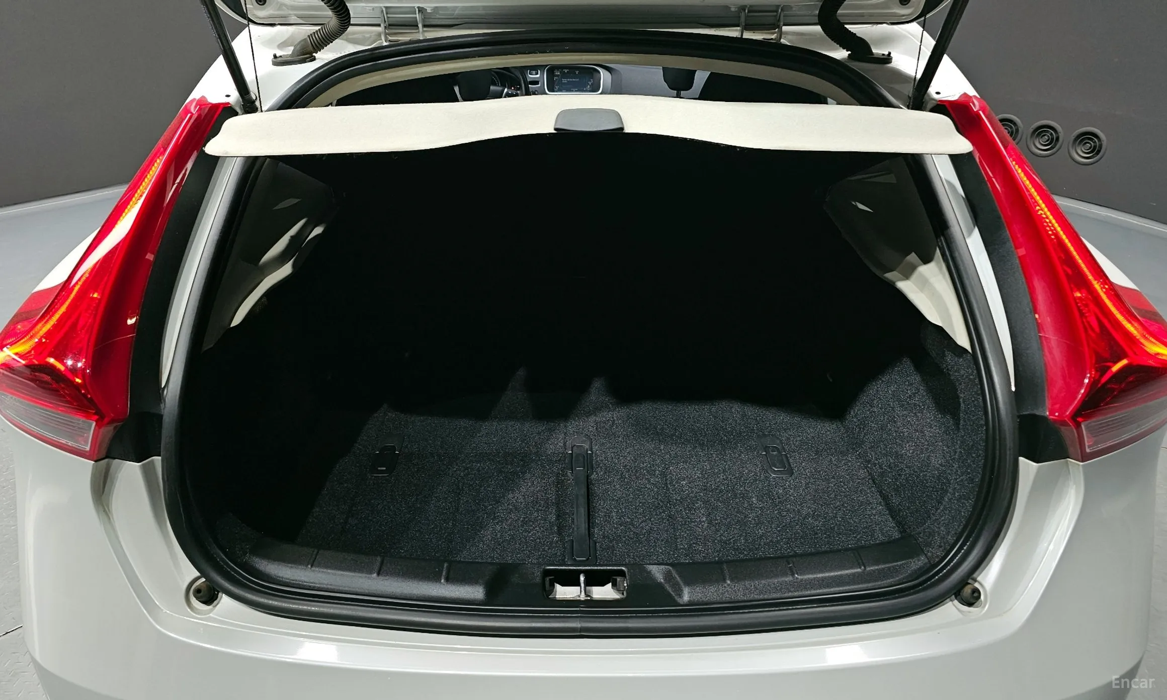 Volvo V40 превью 20