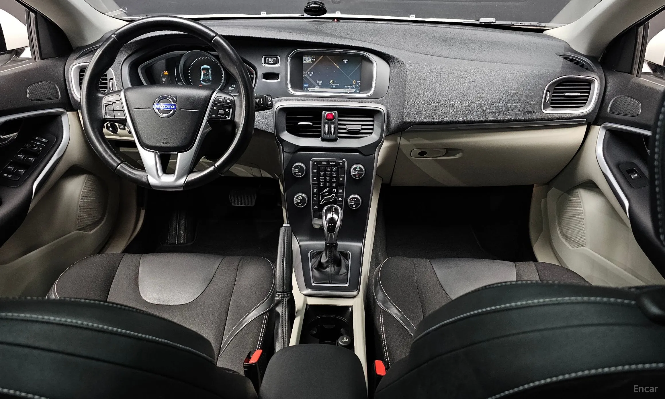 Volvo V40 превью 7