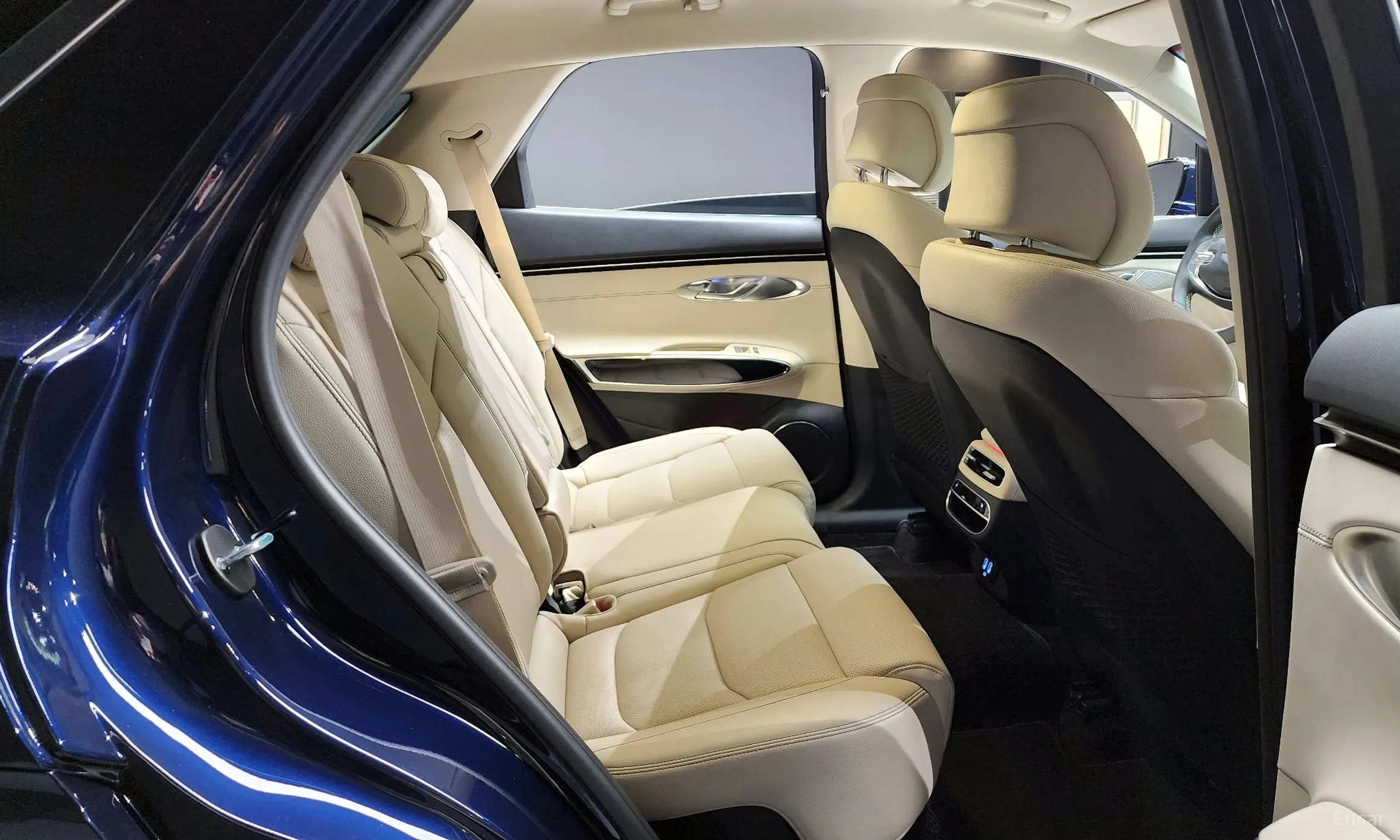 Genesis GV70 превью 12