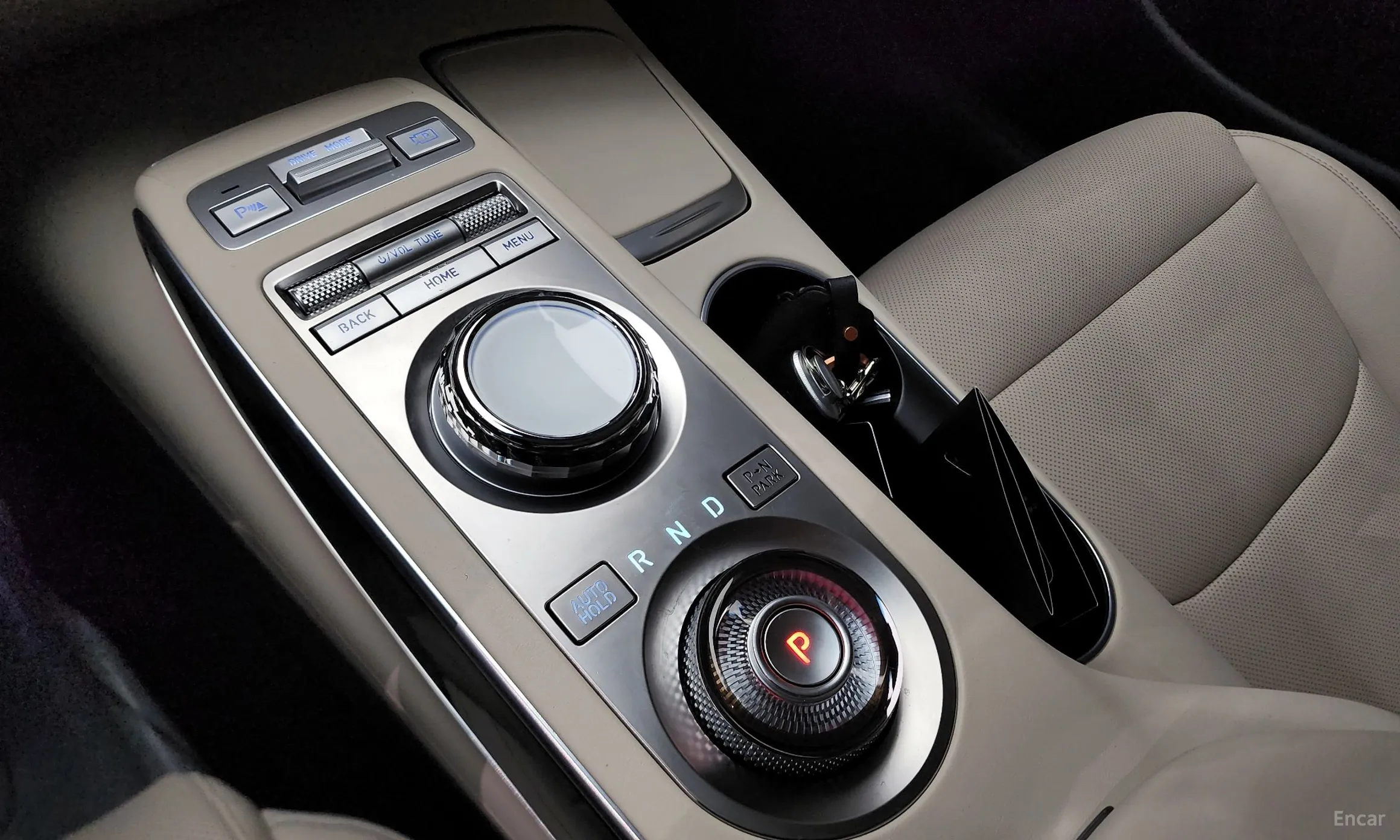 Genesis GV70 превью 9