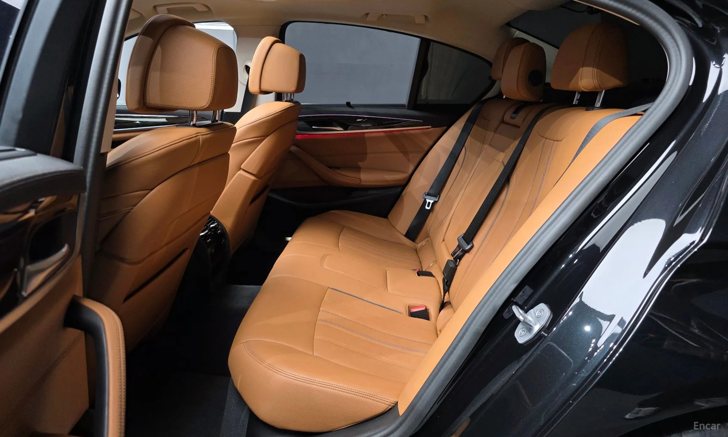 BMW 5 Series (G30) превью 12