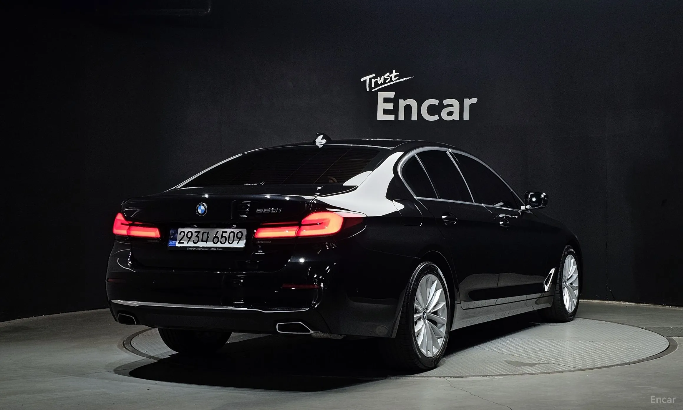 BMW 5 Series (G30) превью 2