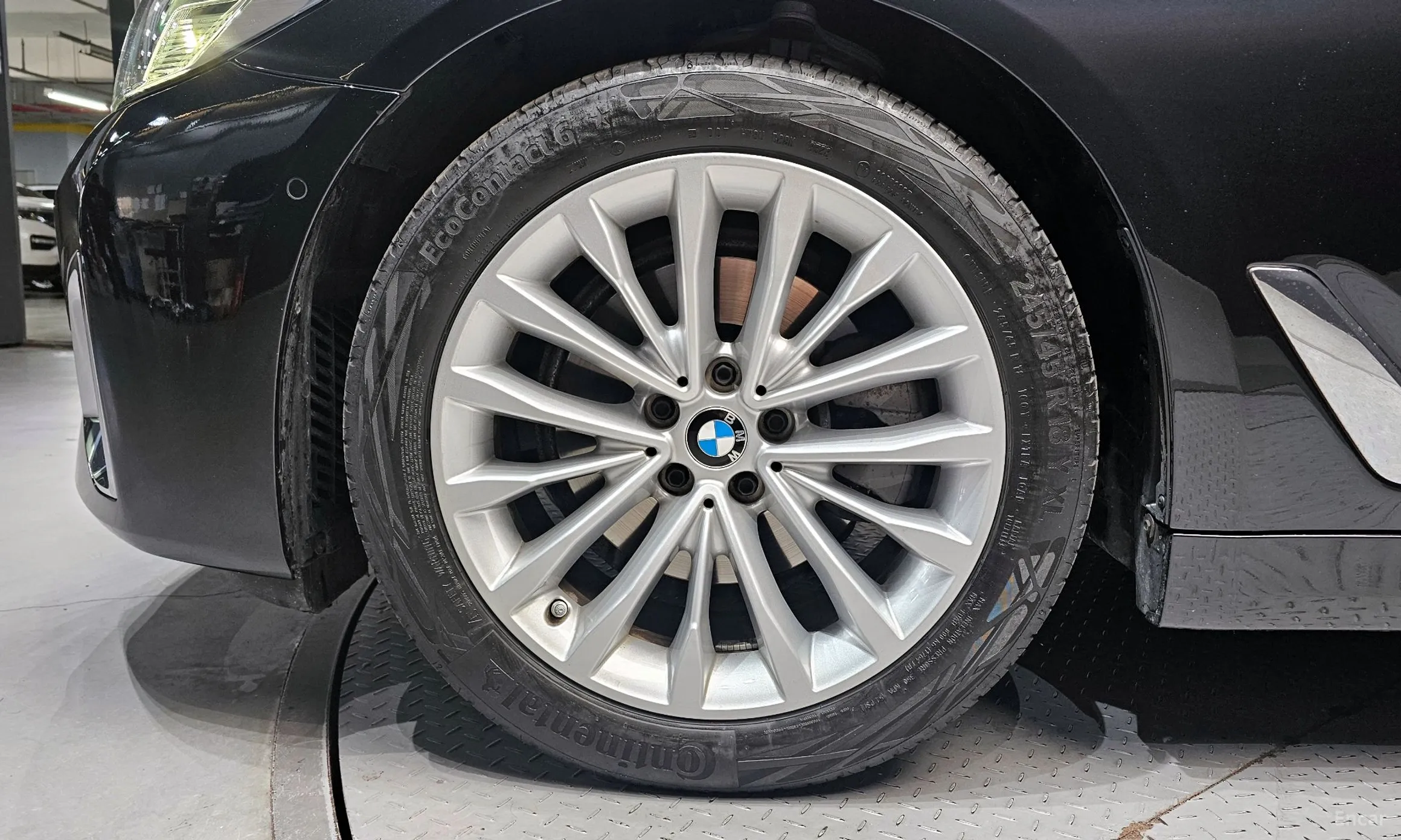 BMW 5 Series (G30) превью 5