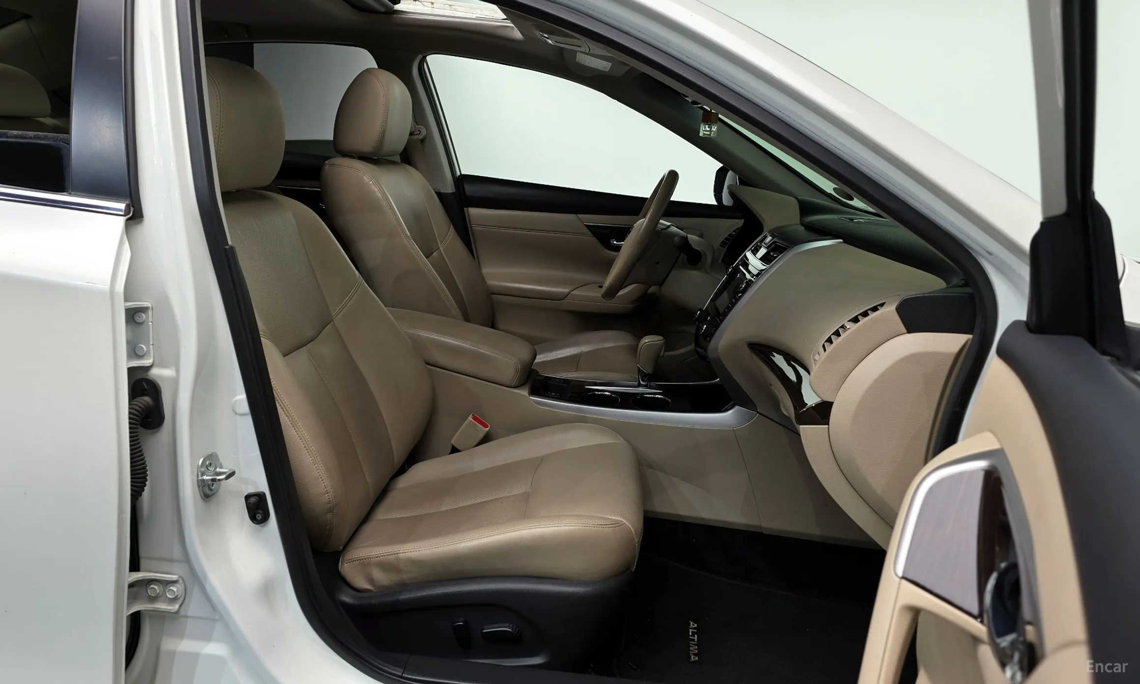 Nissan Altima превью 10