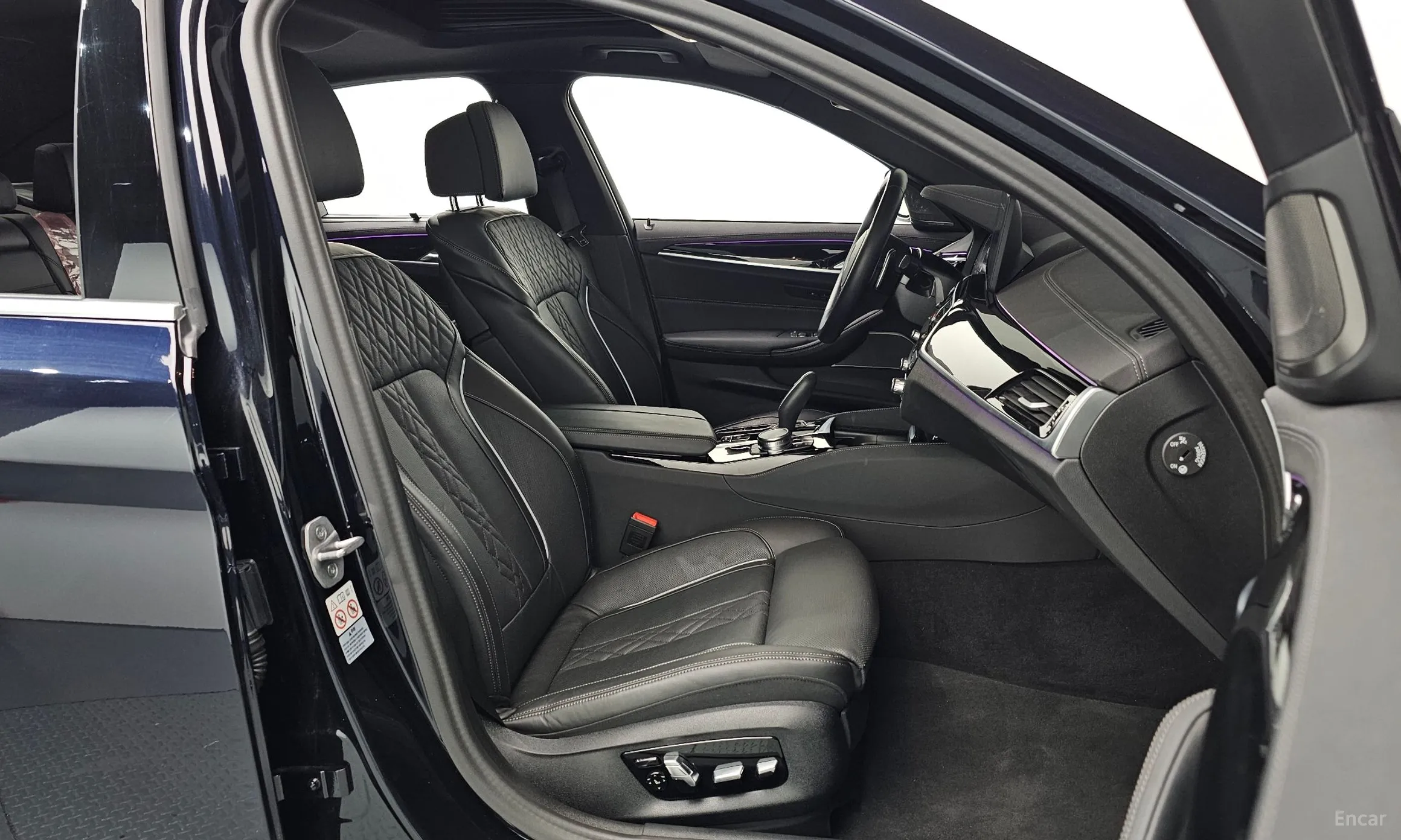 BMW 5 Series (G30) превью 10