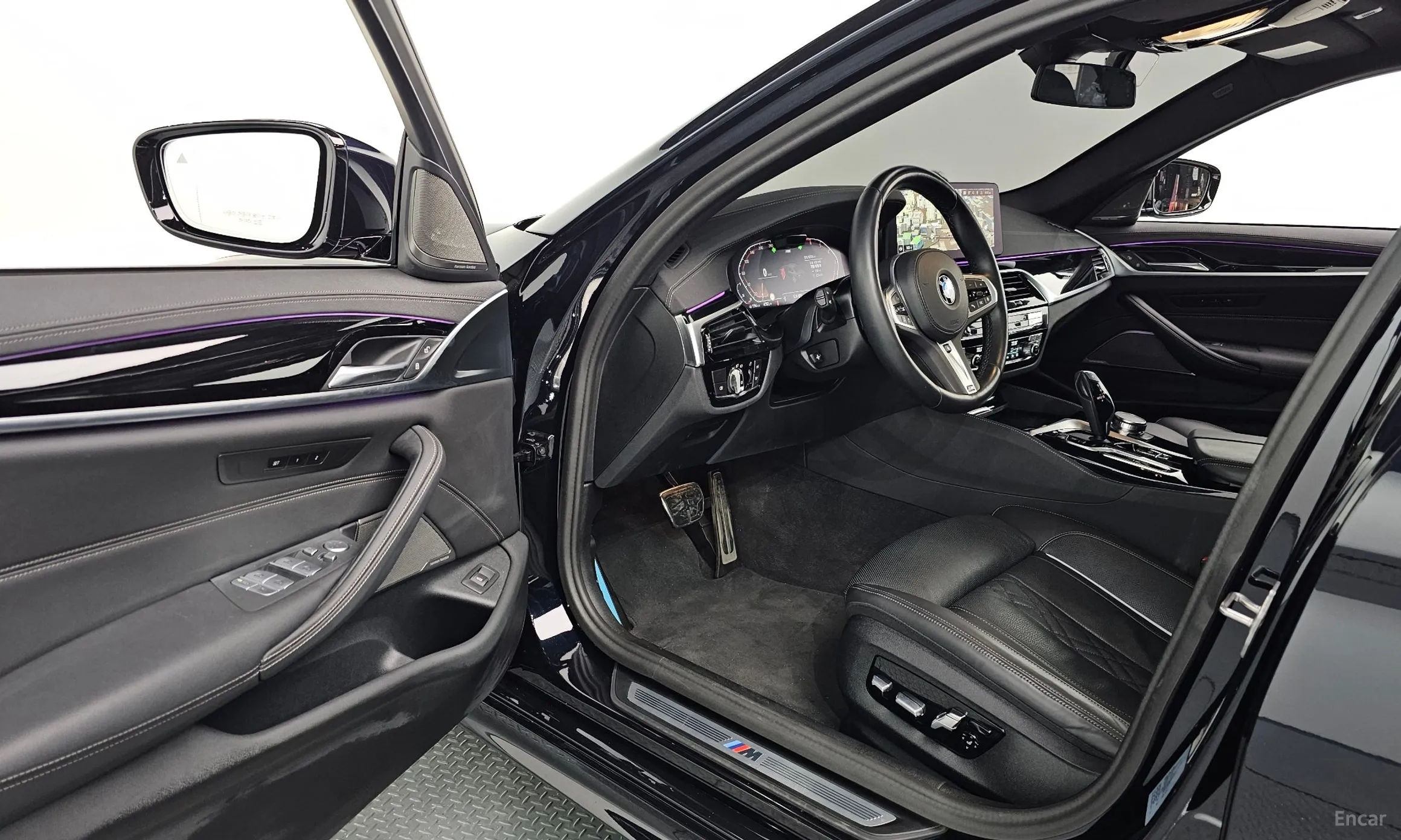 BMW 5 Series (G30) превью 11