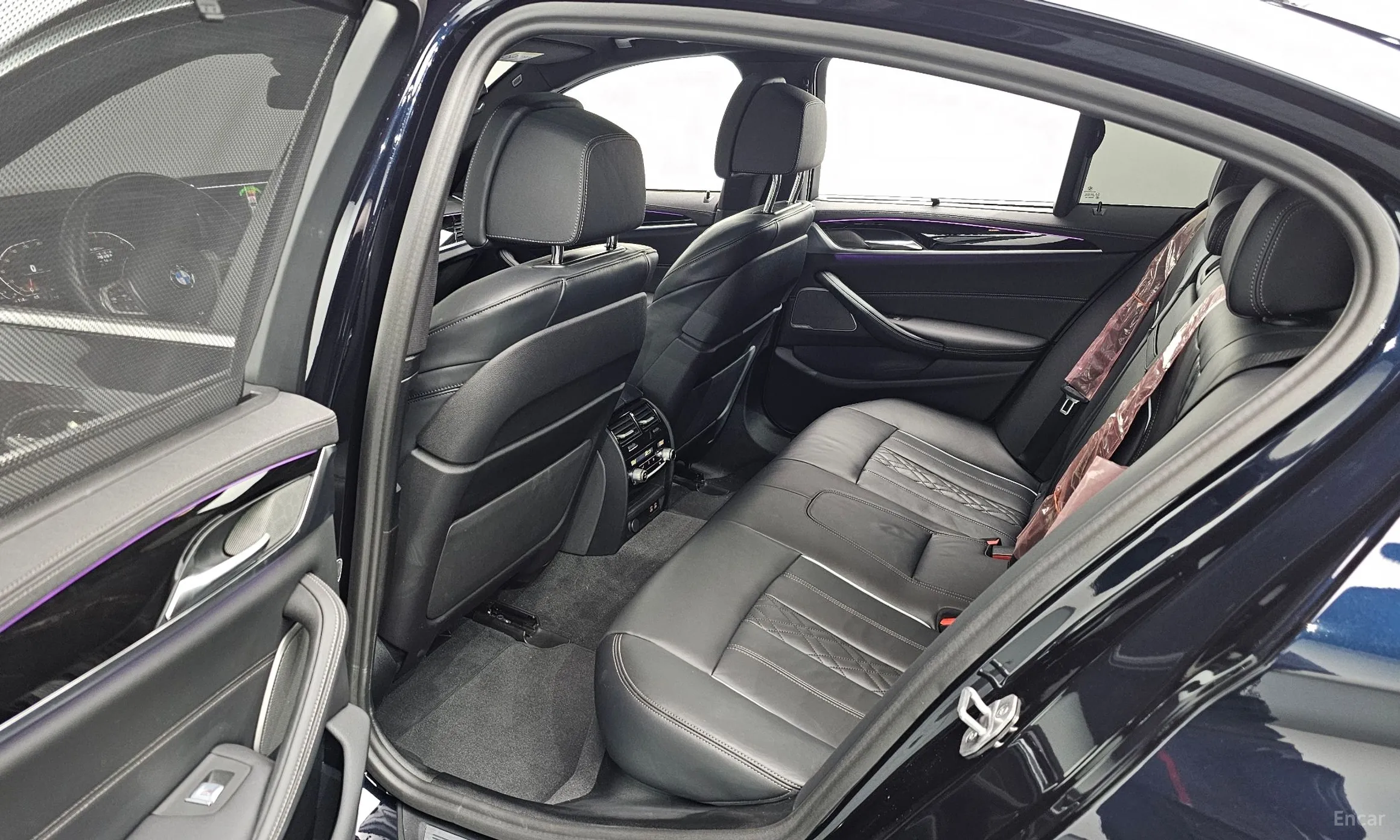 BMW 5 Series (G30) превью 12