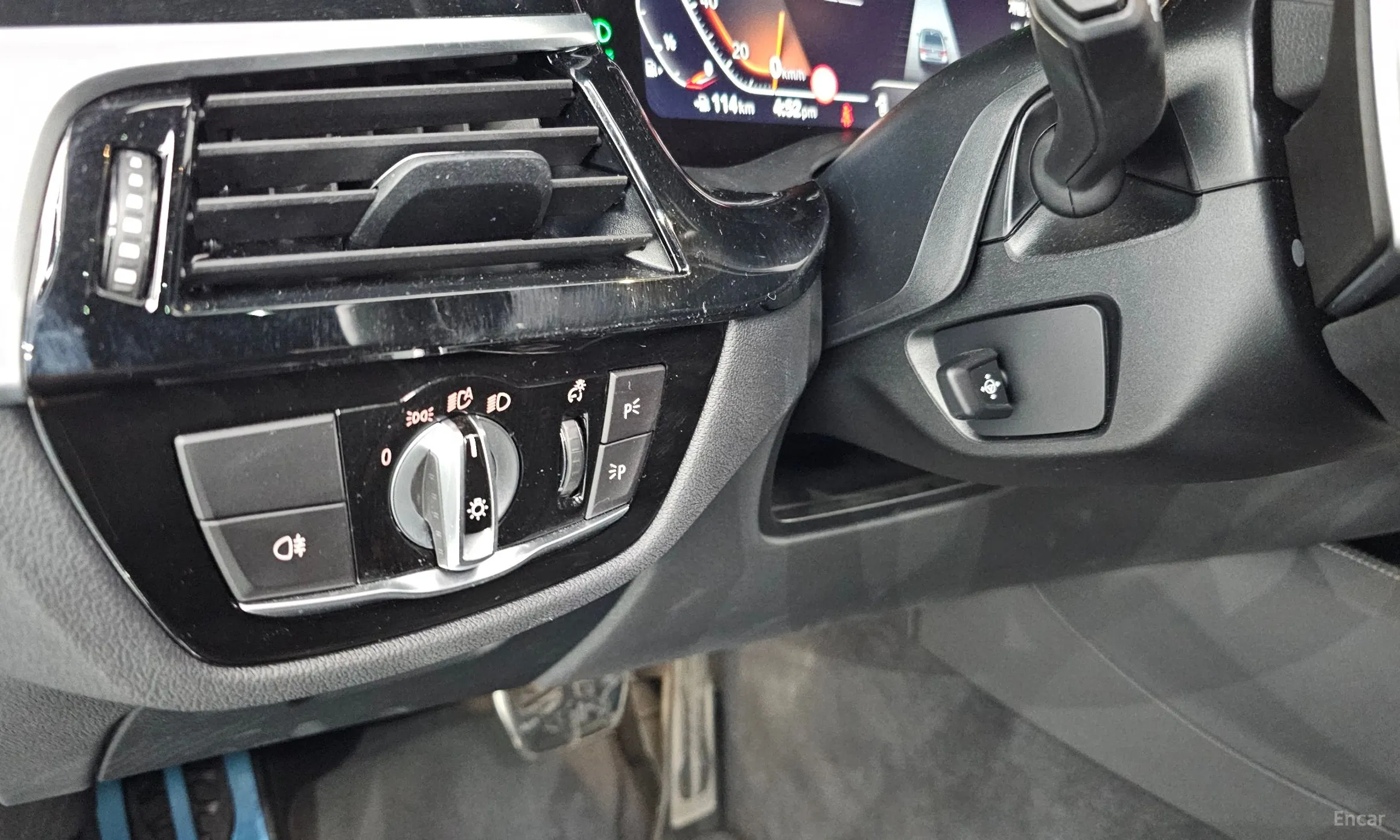 BMW 5 Series (G30) превью 19