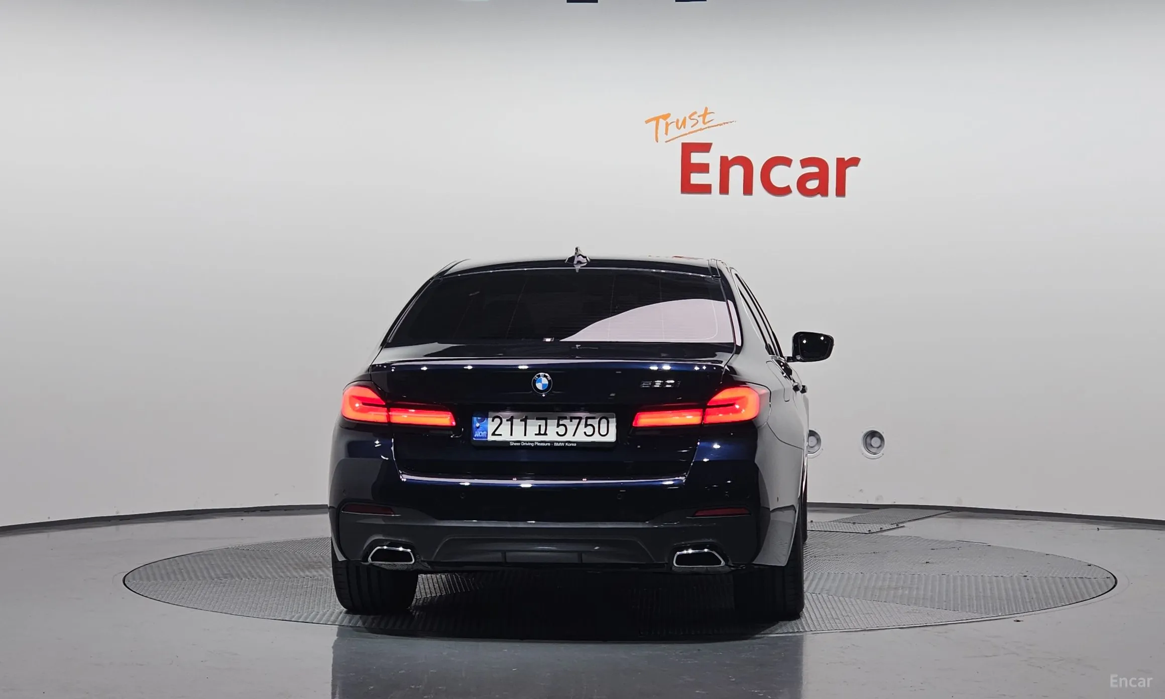 BMW 5 Series (G30) превью 4