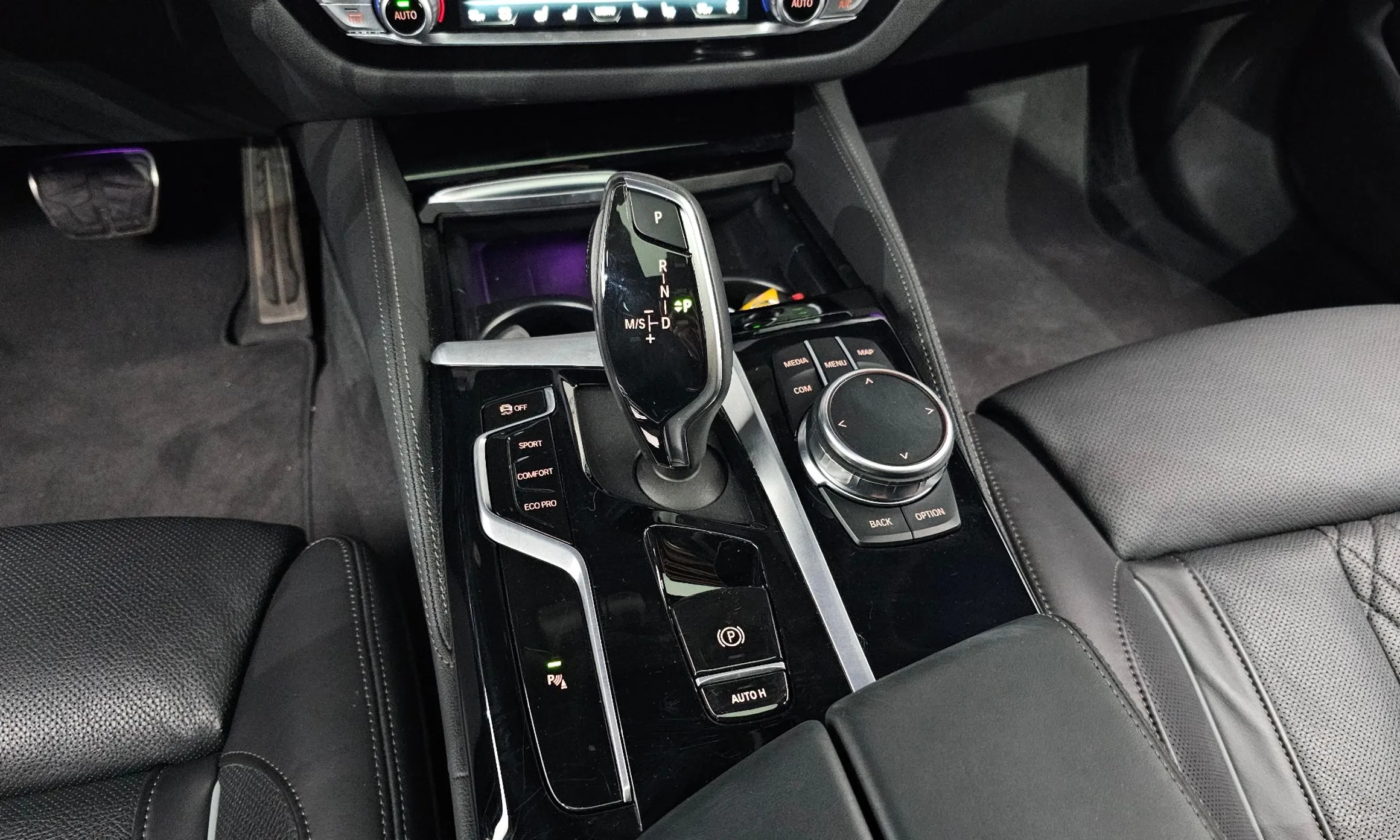 BMW 5 Series (G30) превью 9