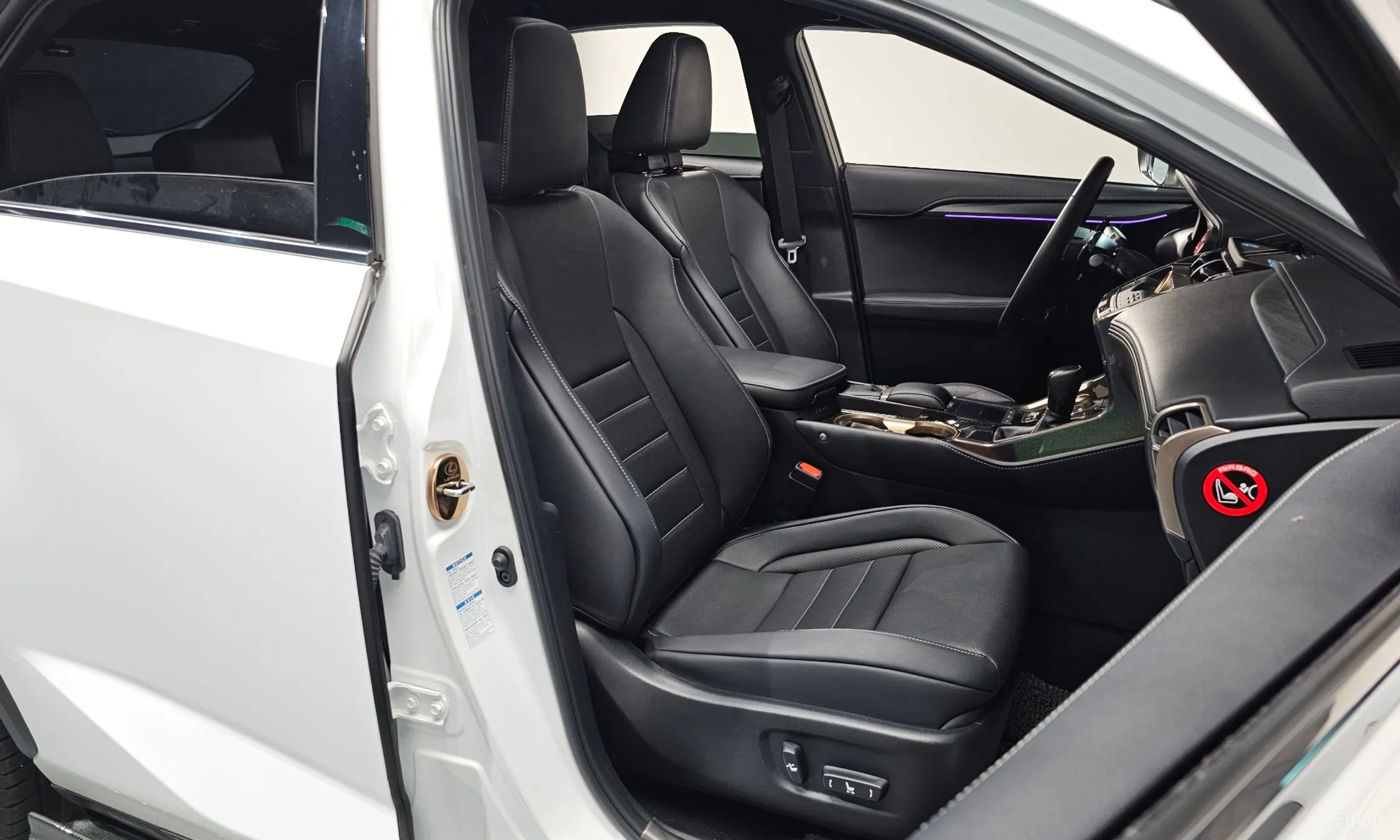 Lexus NX300 превью 10