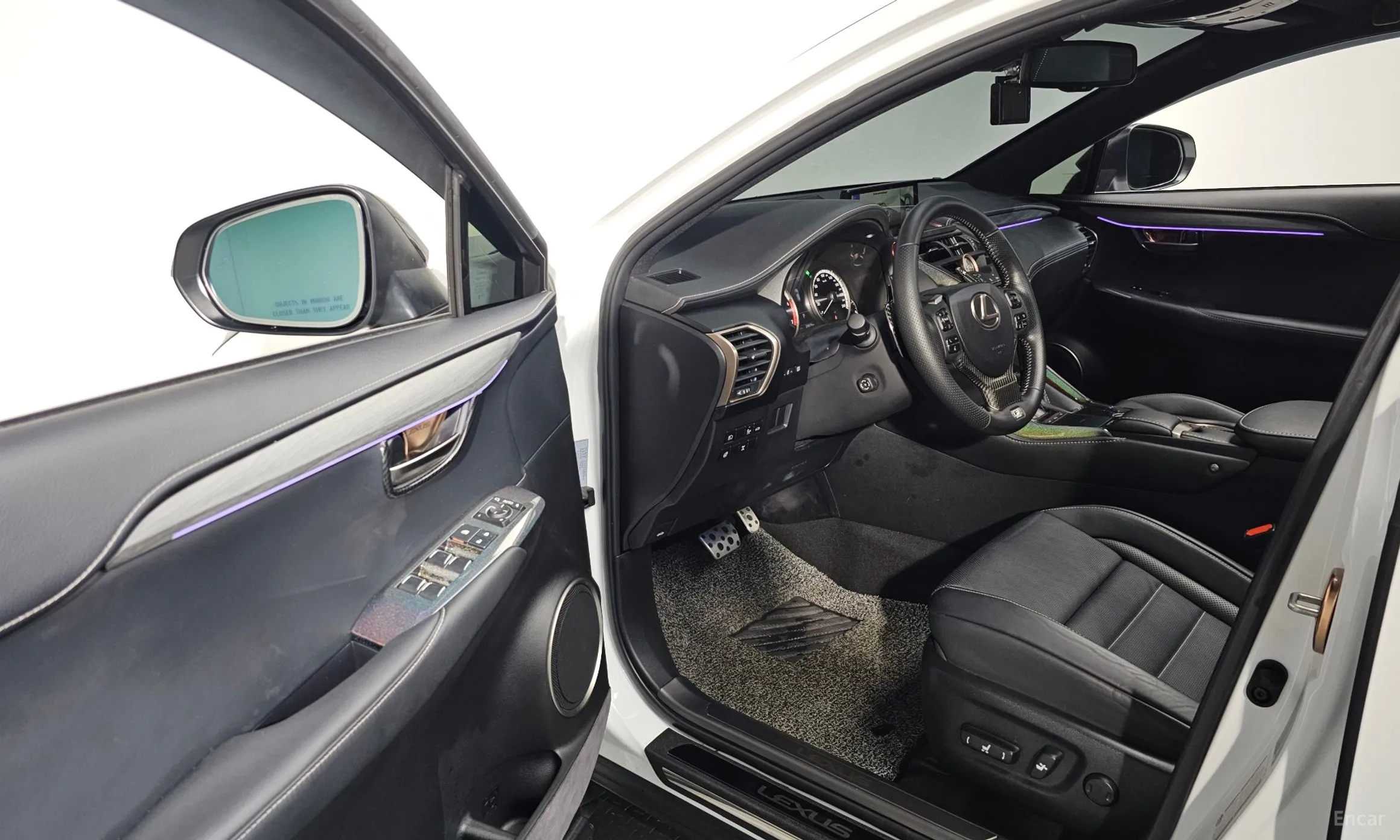 Lexus NX300 превью 11