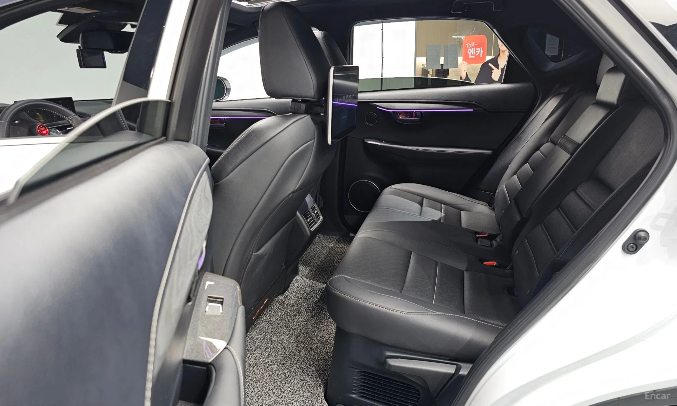Lexus NX300 превью 12