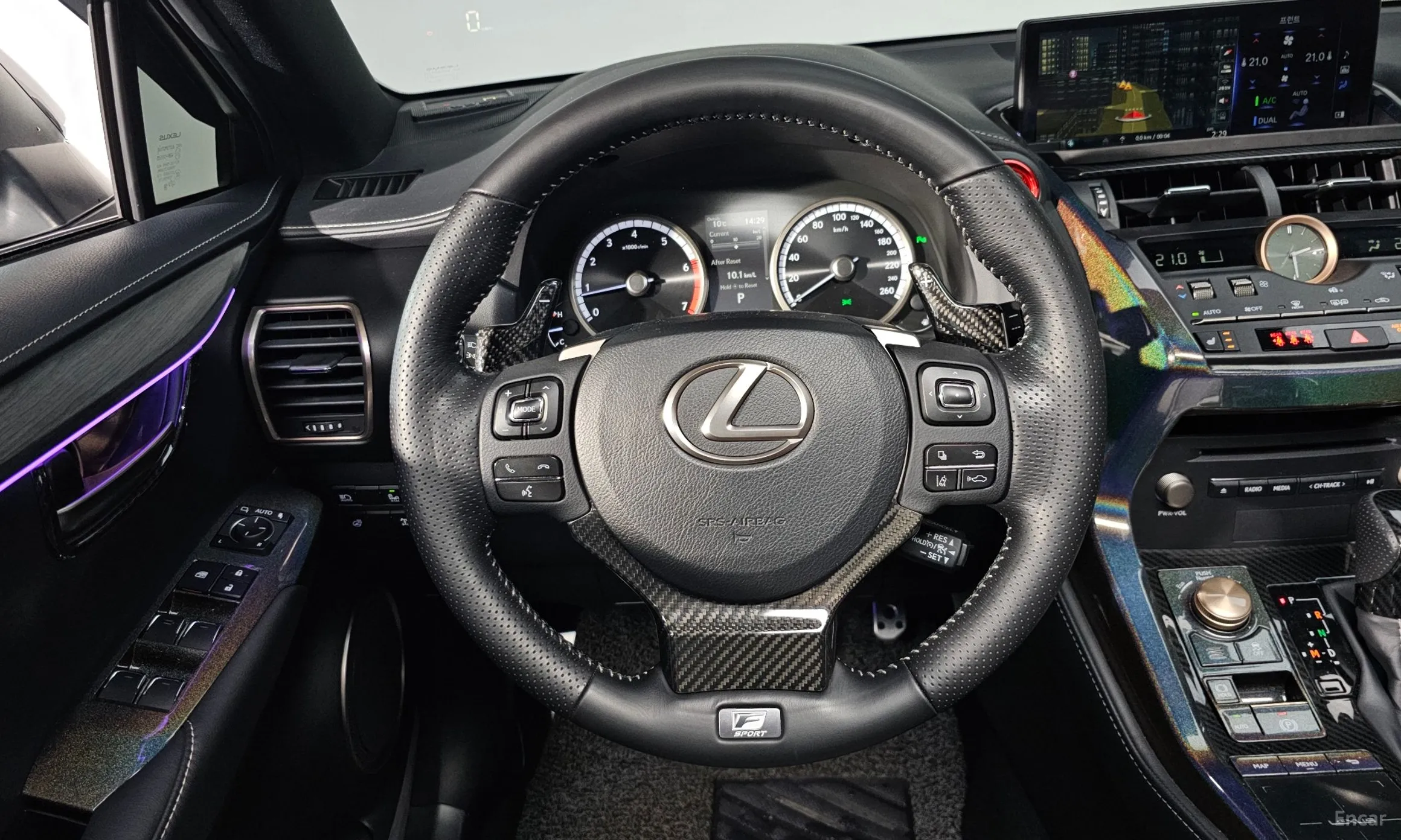 Lexus NX300 превью 13