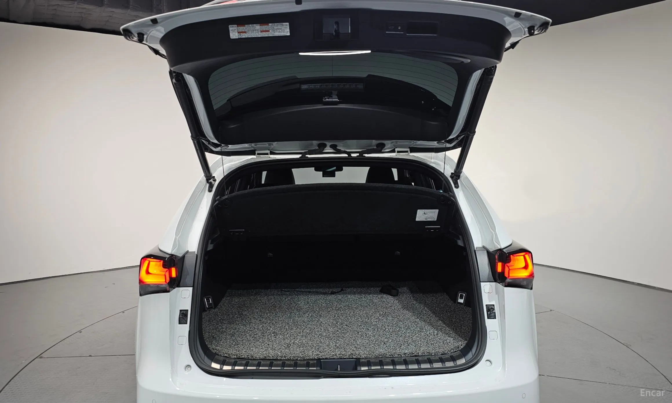 Lexus NX300 превью 20