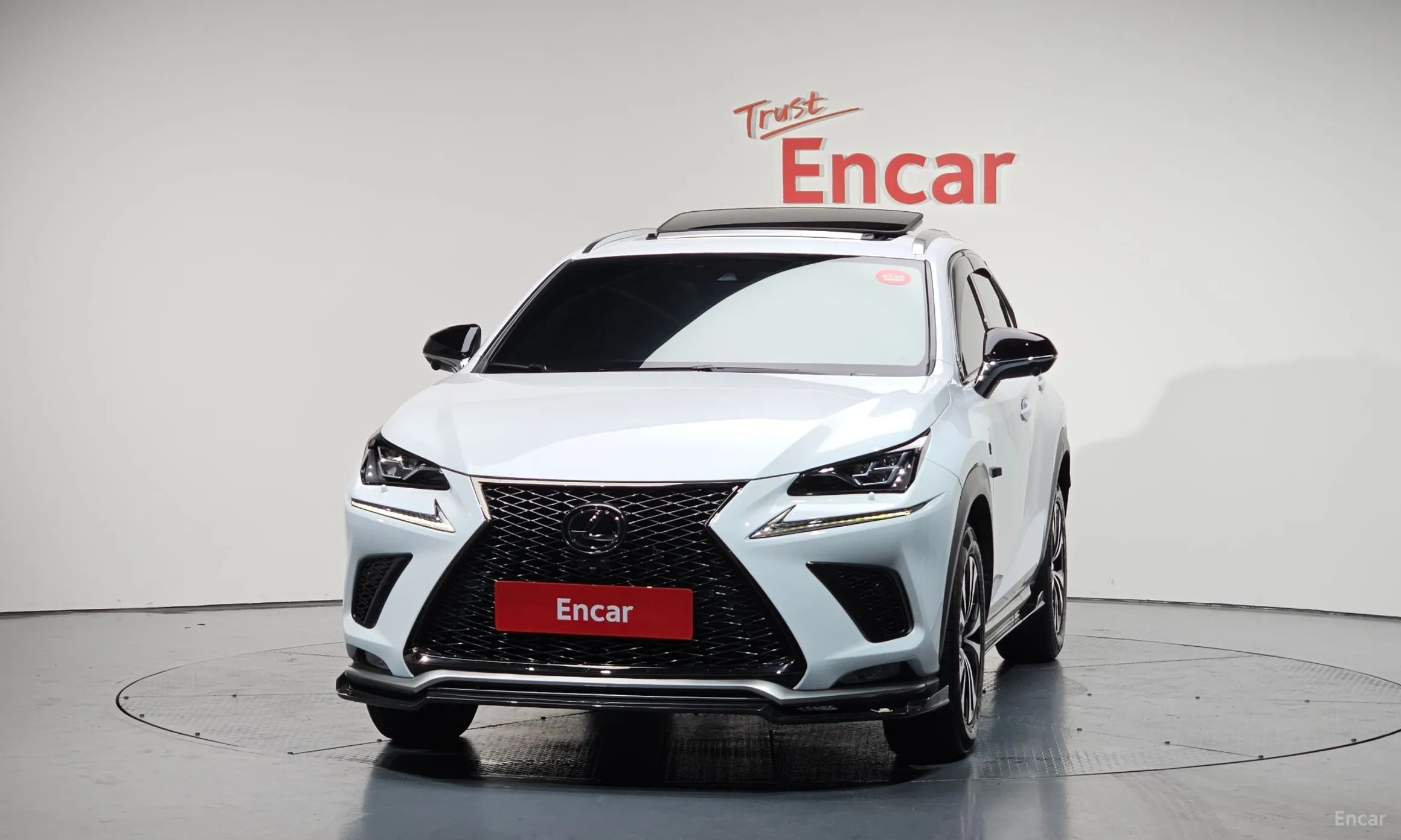Lexus NX300 превью 3