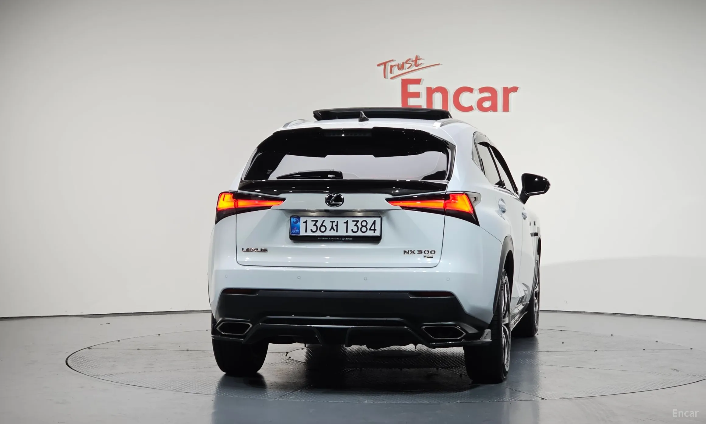 Lexus NX300 превью 4