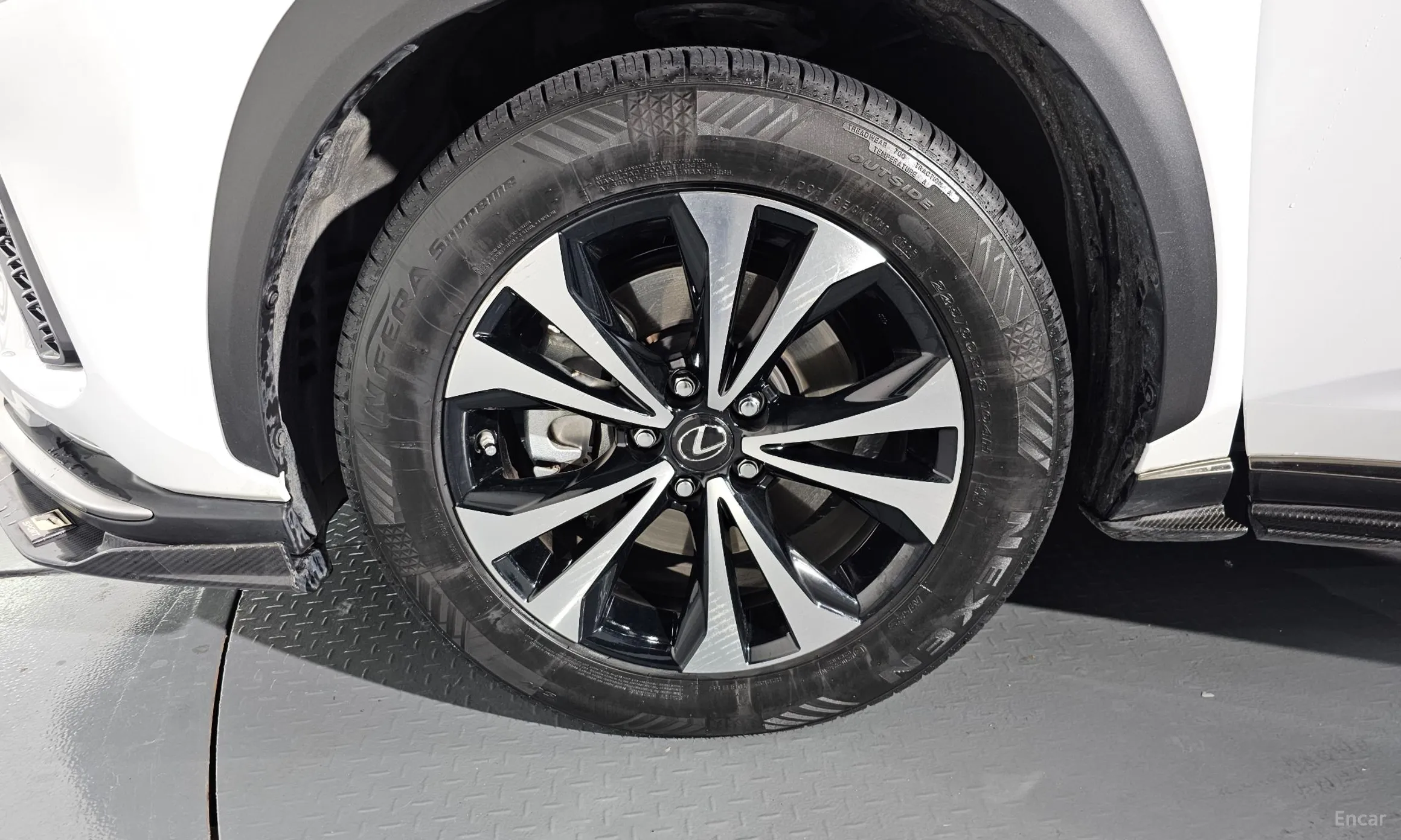 Lexus NX300 превью 5