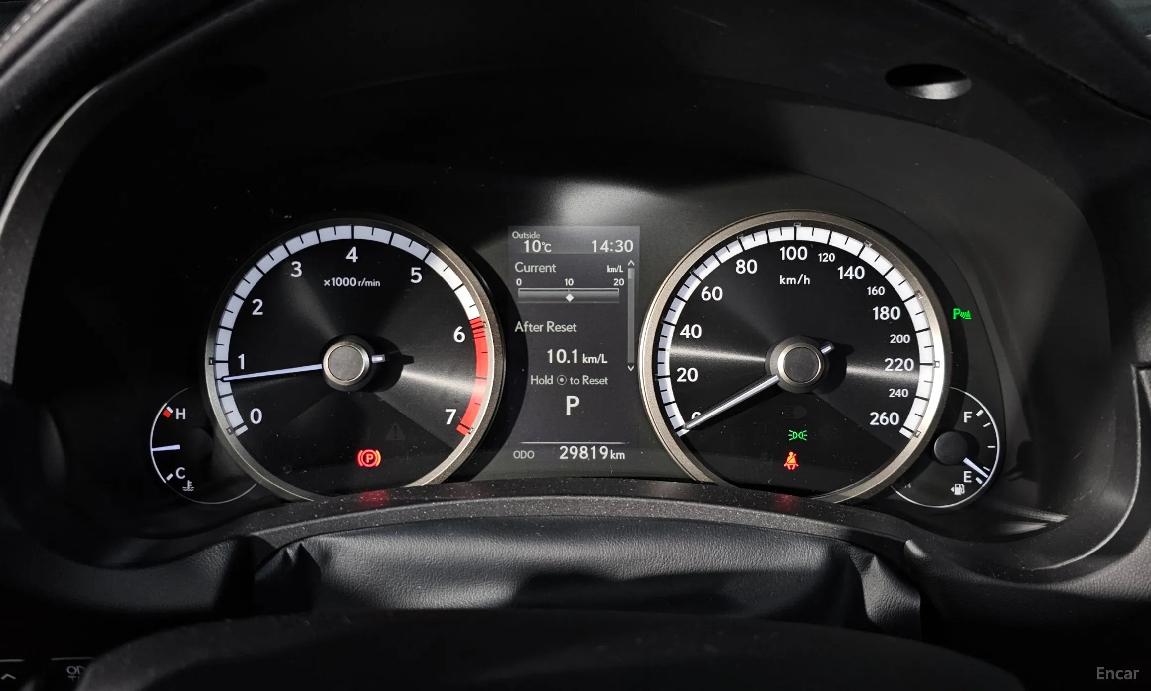Lexus NX300 превью 8